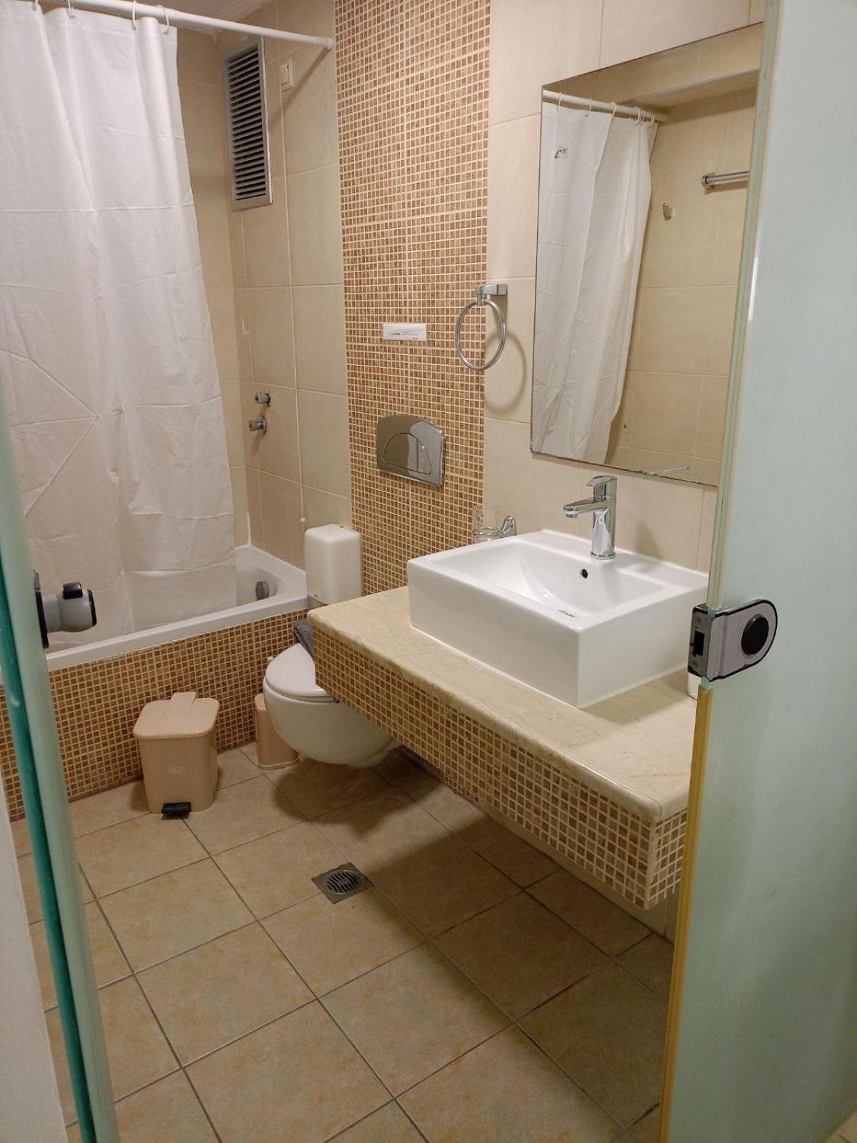 One-Bedroom Apartment with Sea View (4 Adults)