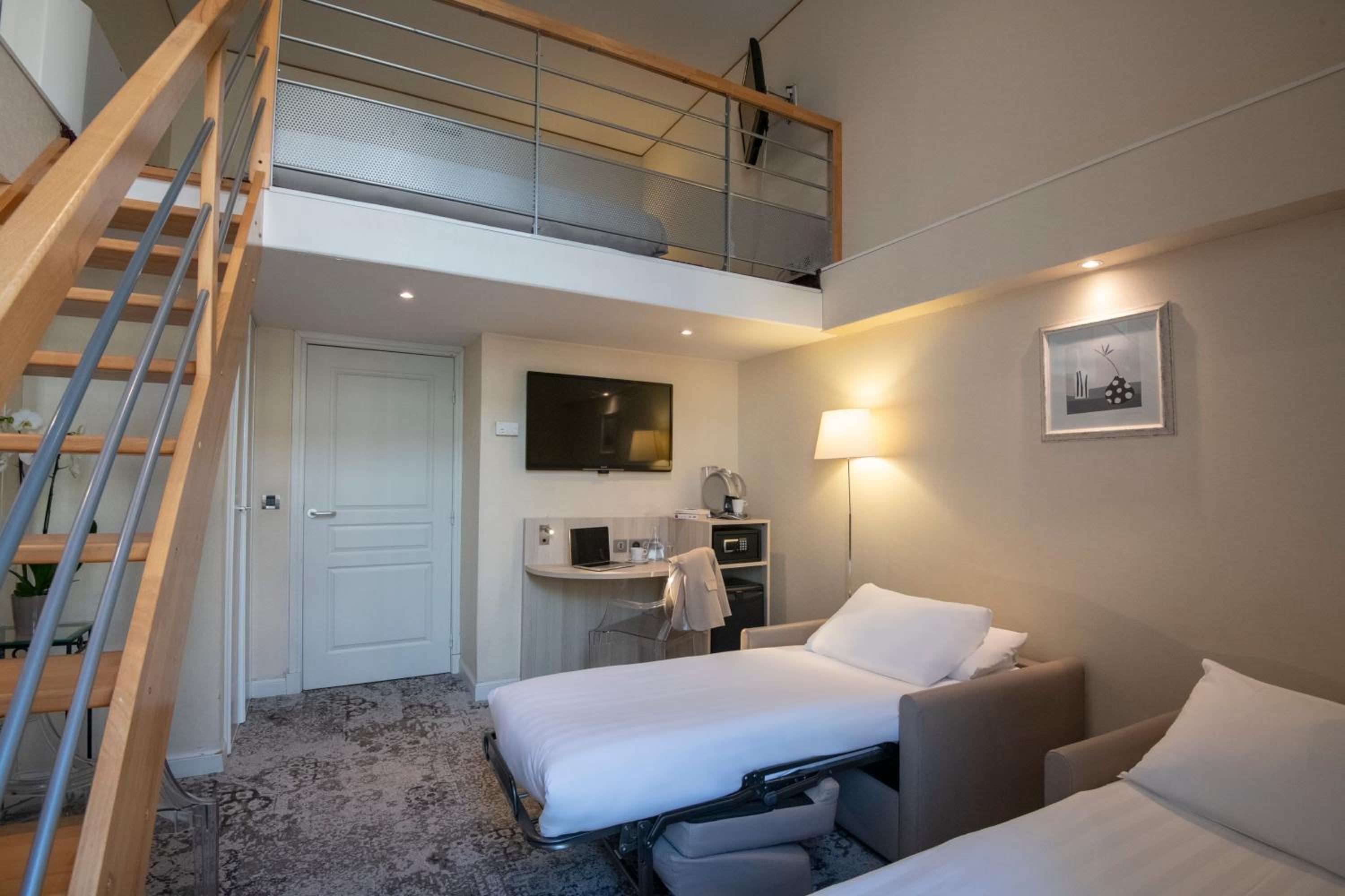 Executive Room with King Bed and Sofa Bed - Non-Smoking