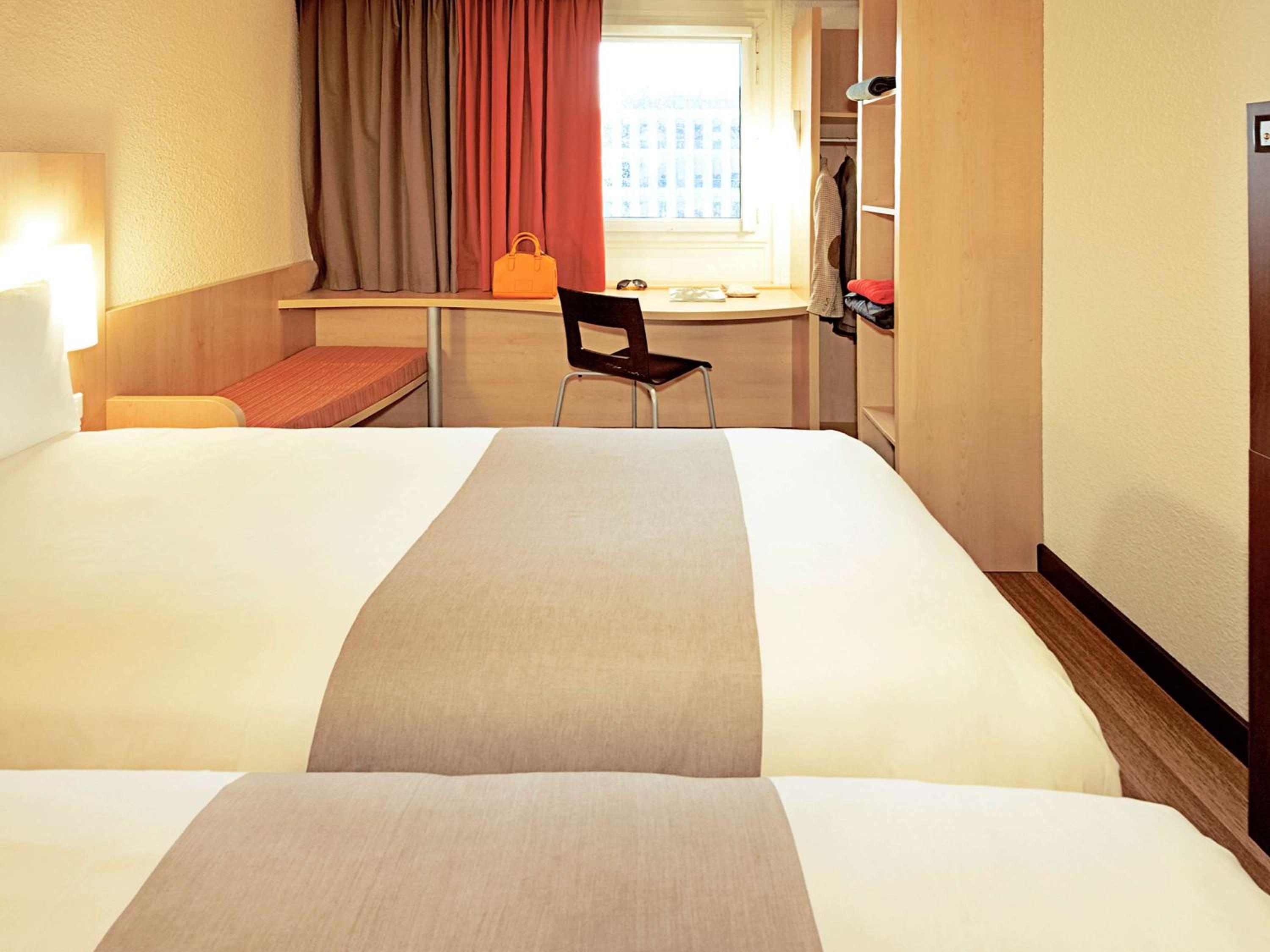 Standard Room with 2 Single Beds