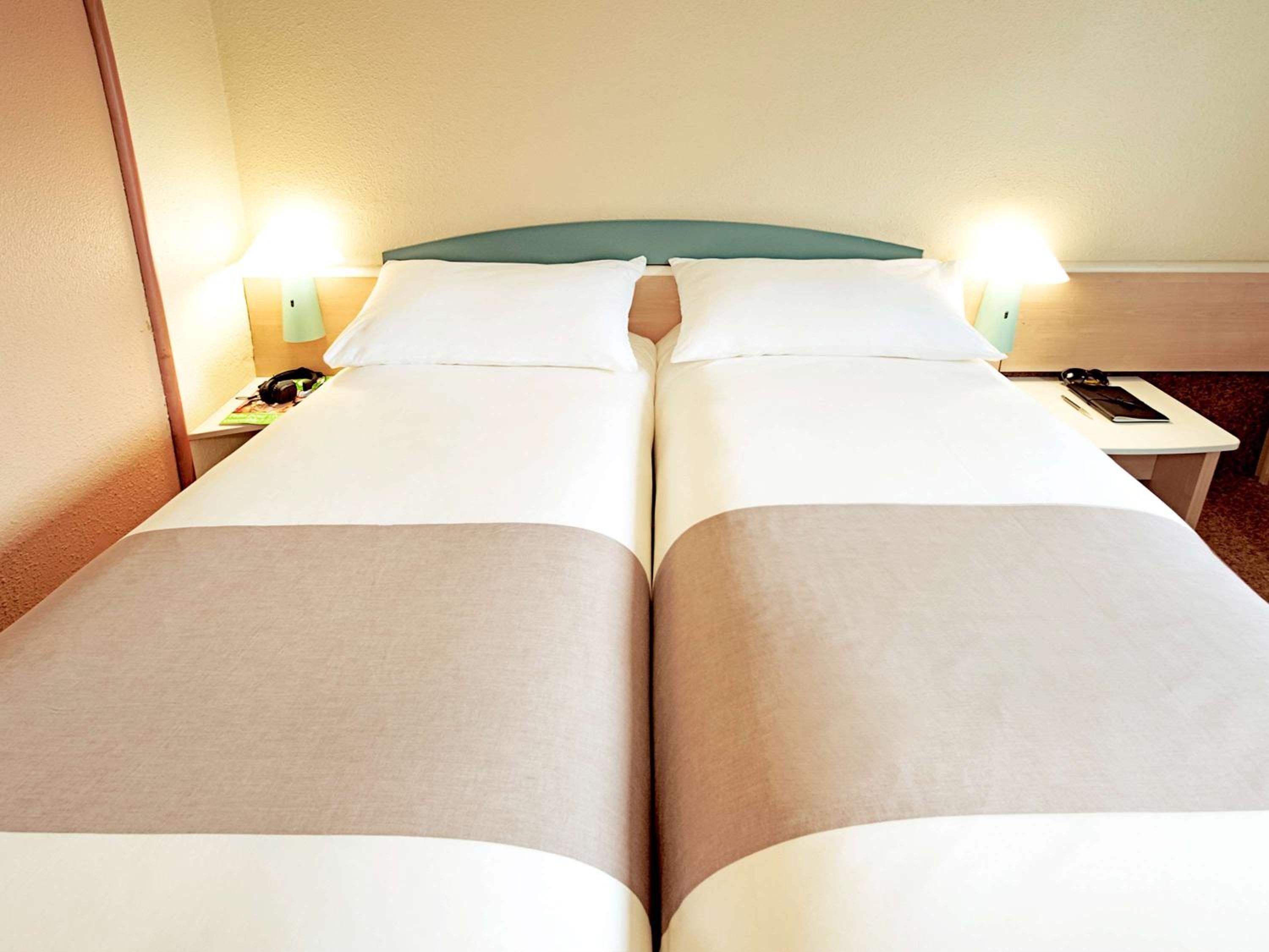 Standard Room with 2 Single Beds
