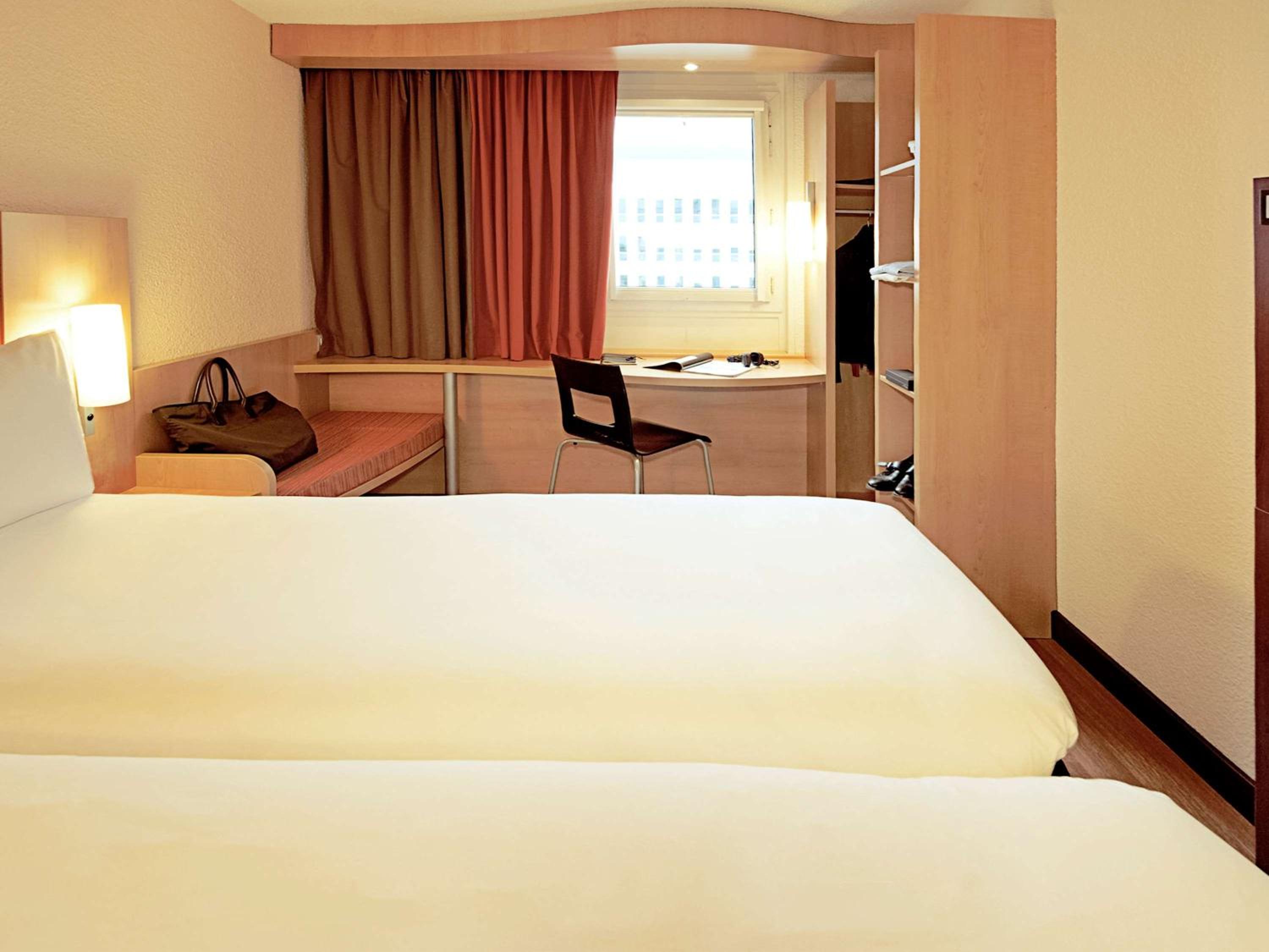 Standard Room with 2 Single Beds