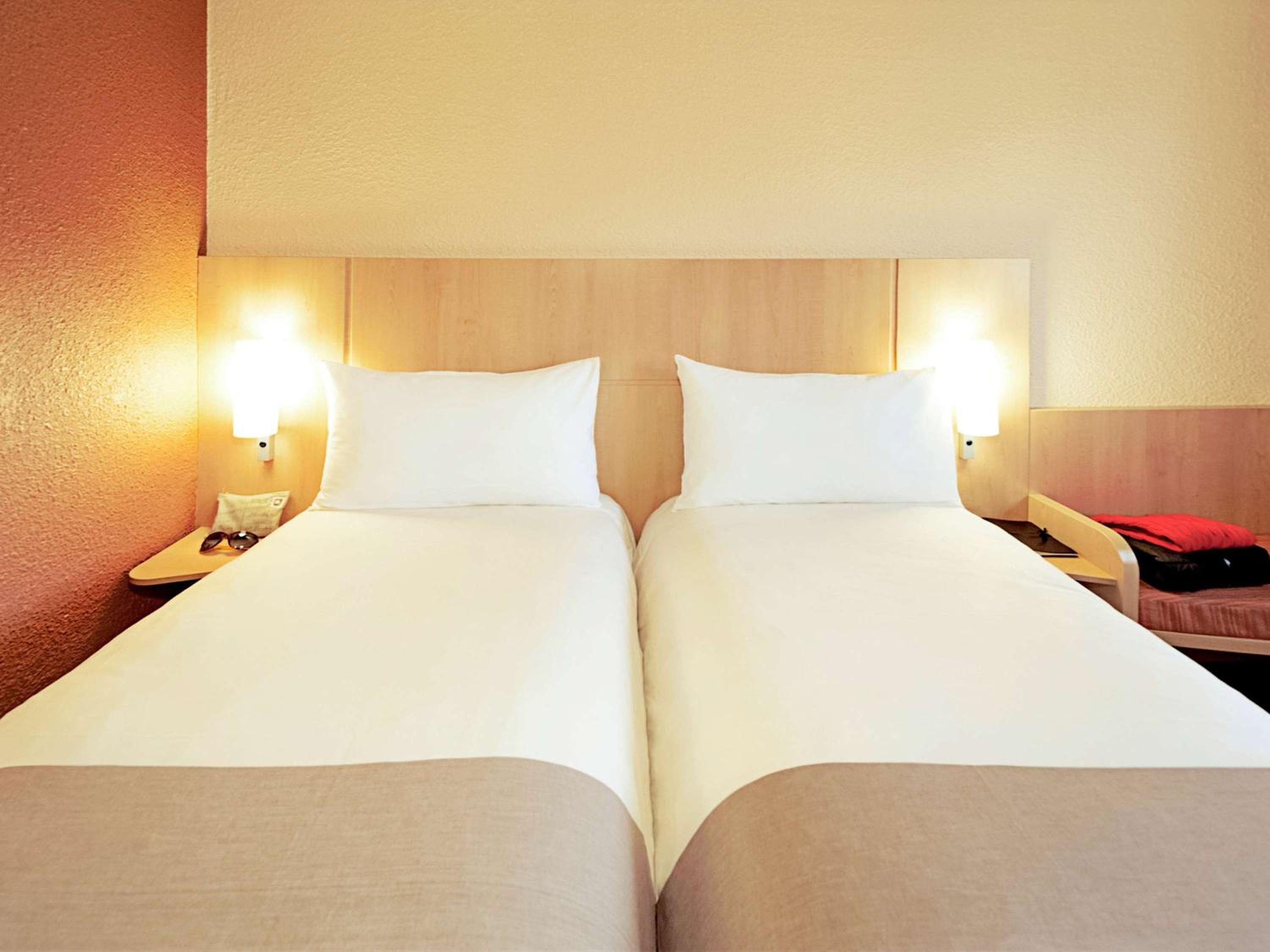 Standard Room with 2 Single Beds
