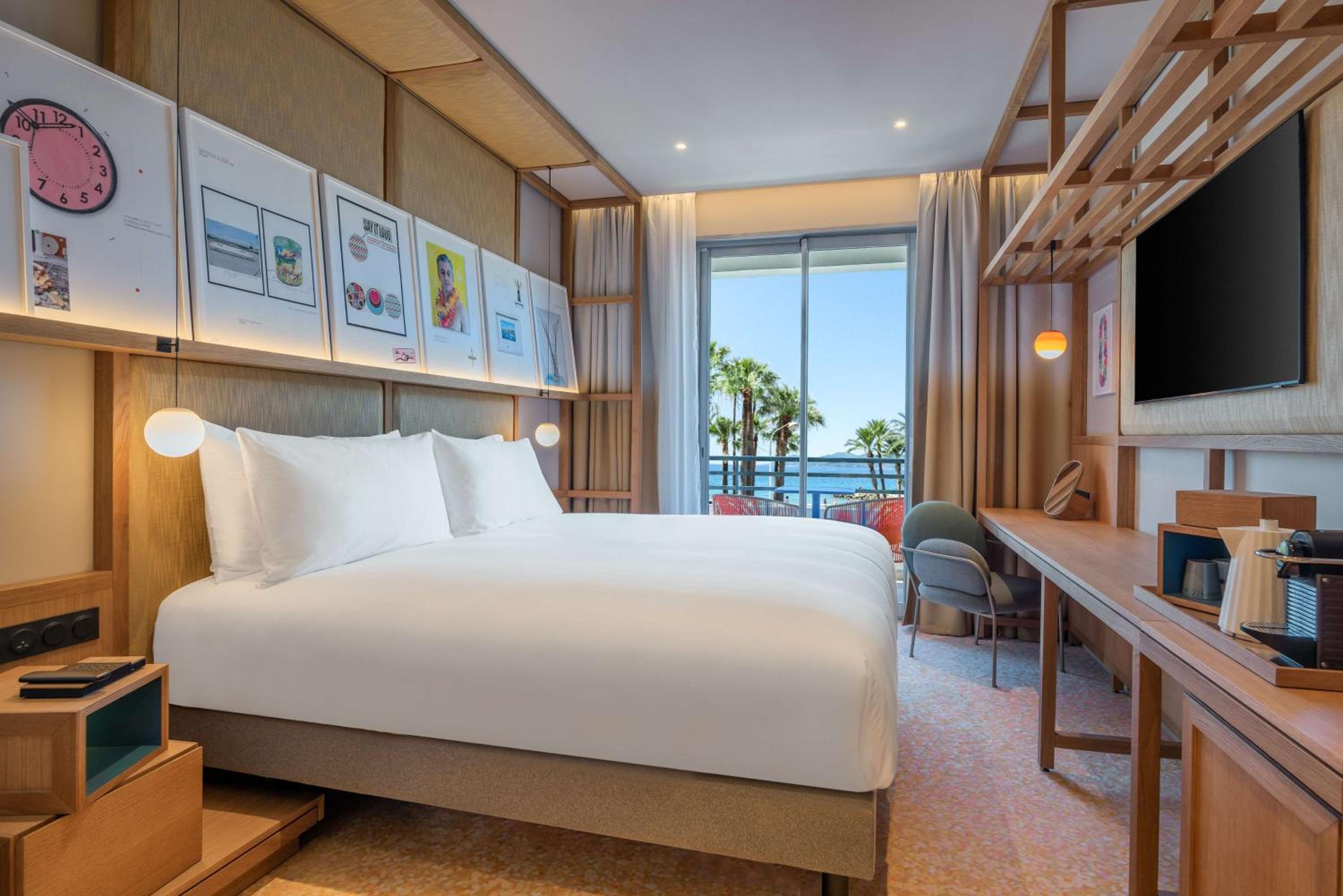 Deluxe King Room with Sea View
