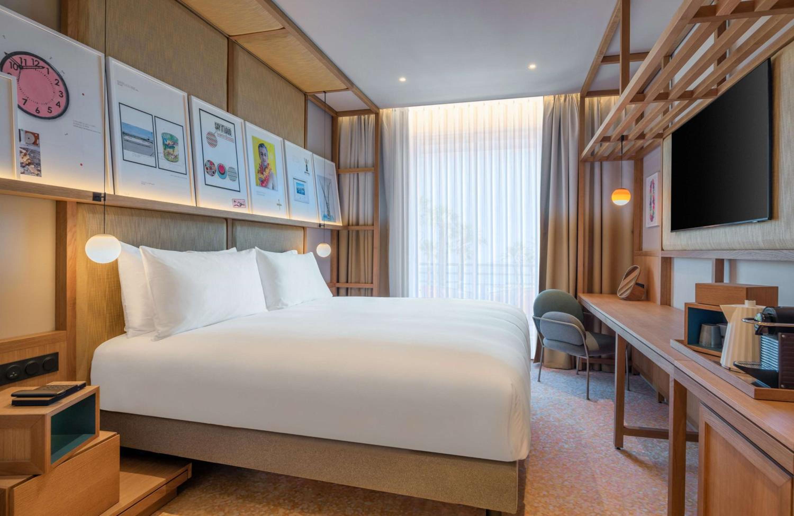 Premium King Room with Partial Sea View