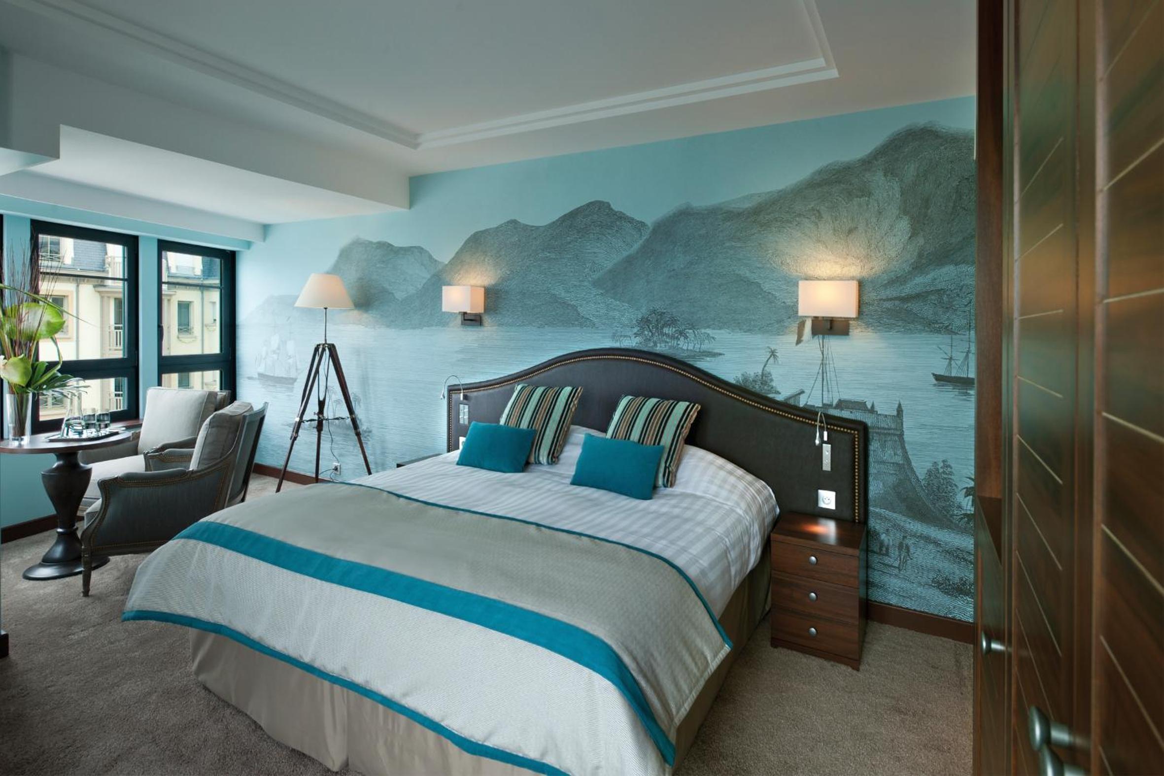 Superior Double or Twin Room with Partial Sea View