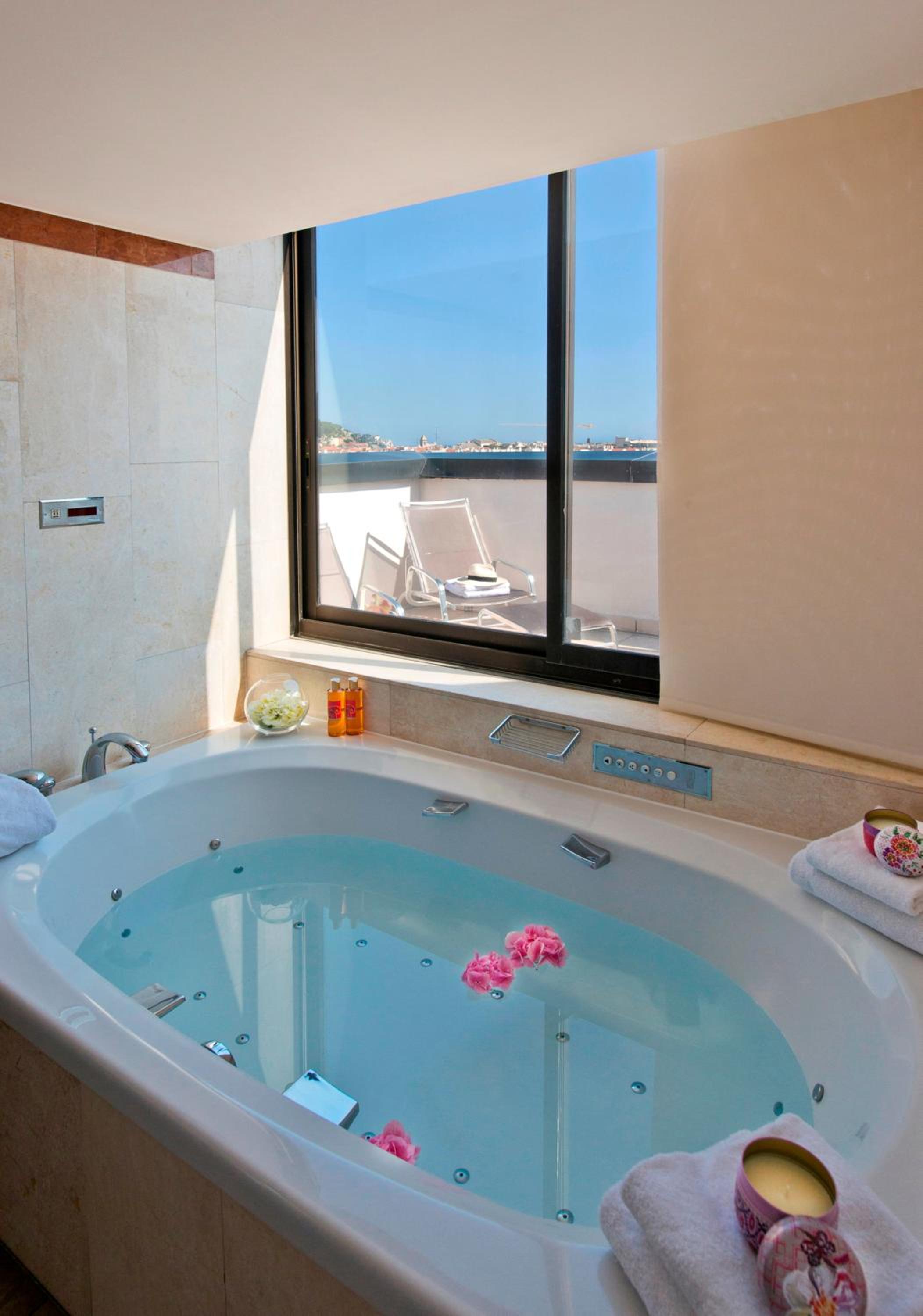 King Suite - Non-Smoking