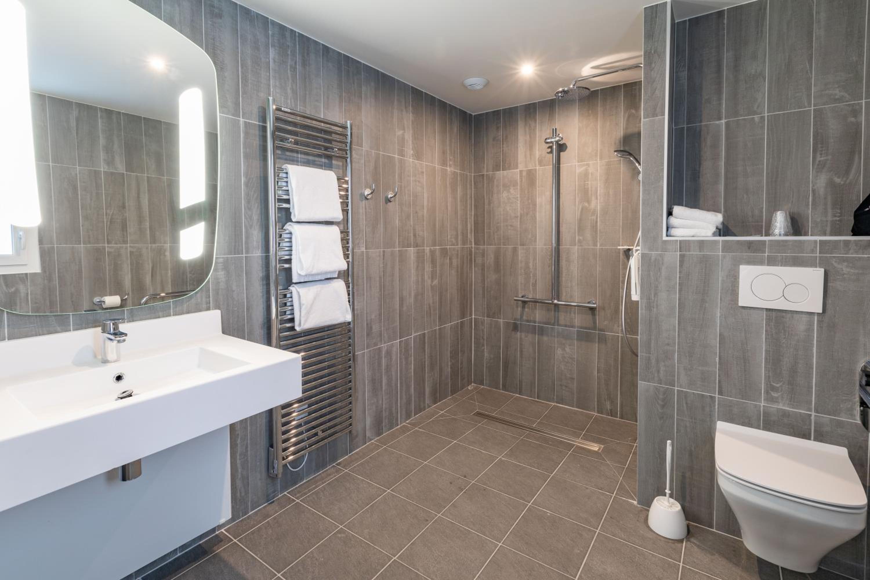 Standard Room with One Double Bed and One Single Bed