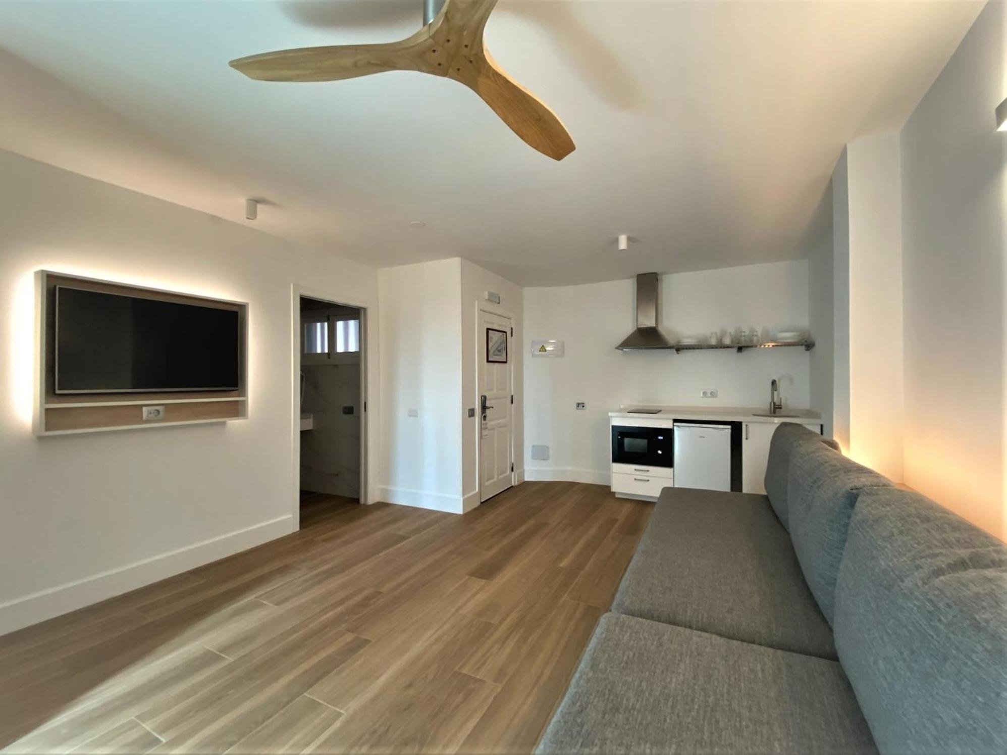 Apartment with Pool View 