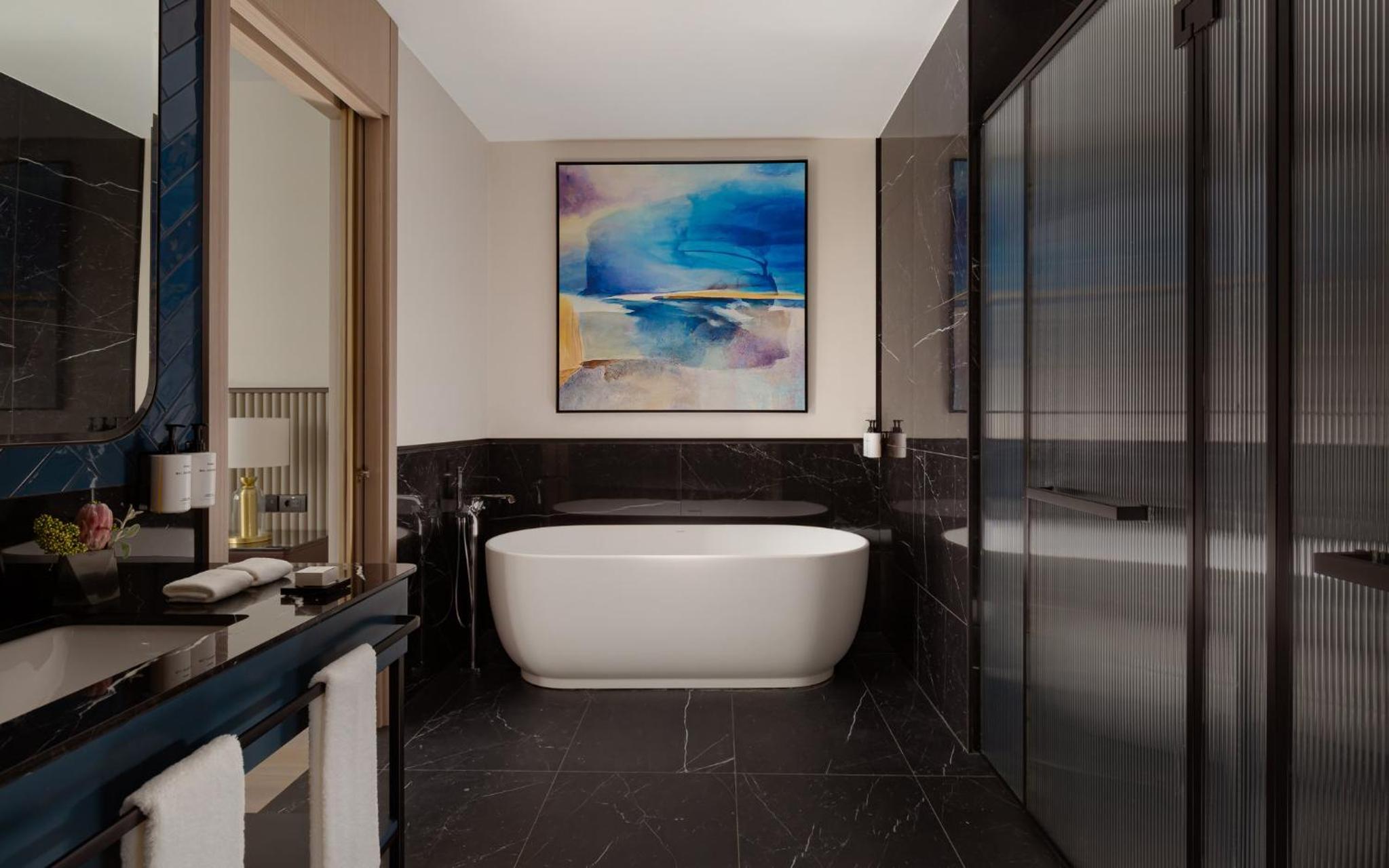 Junior King Suite - Club Lounge Access