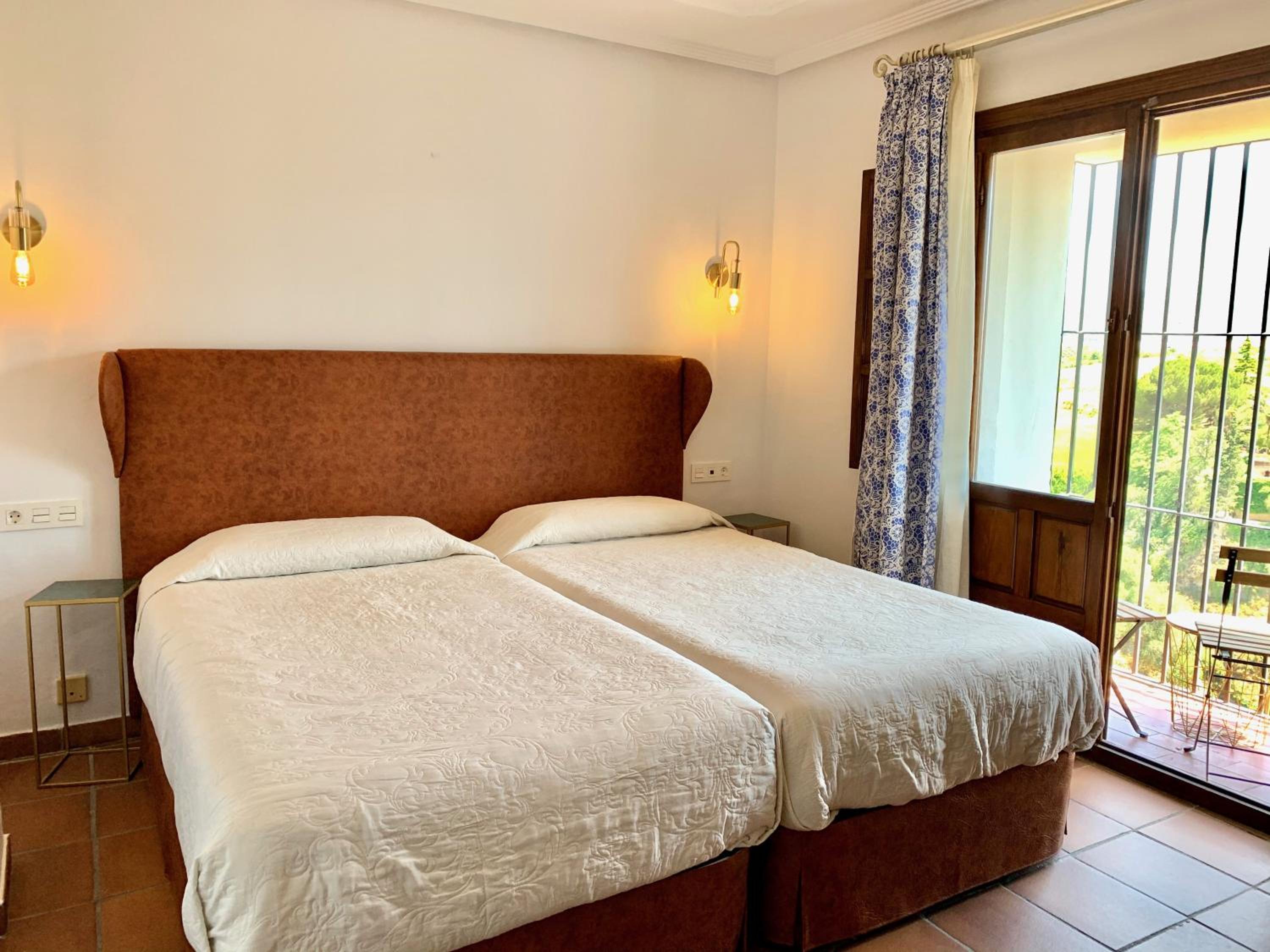 Double or Twin Room with Balcony and Puente Nuevo view