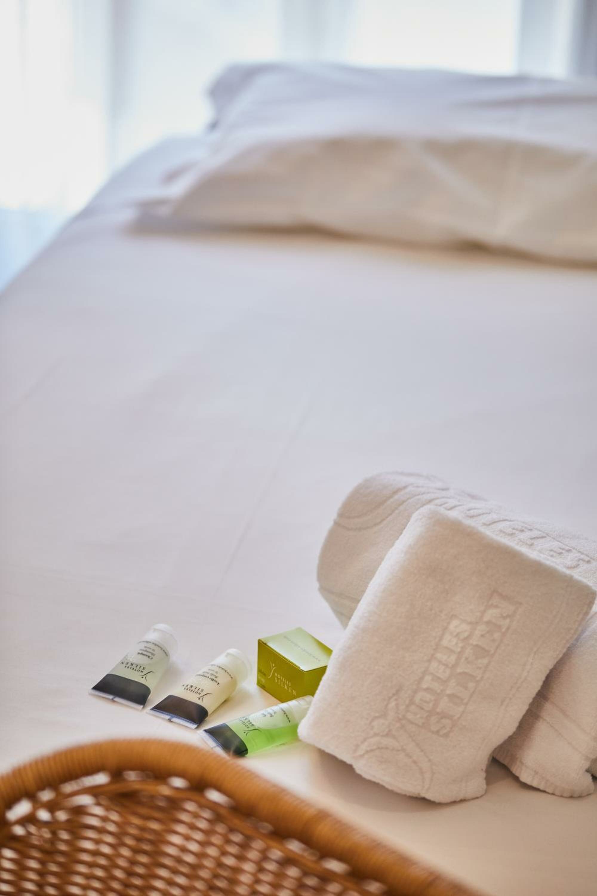 Family Room (2 Adults + 2 Children)