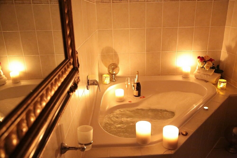 Ground Floor - Honeymoon - Partial Sea