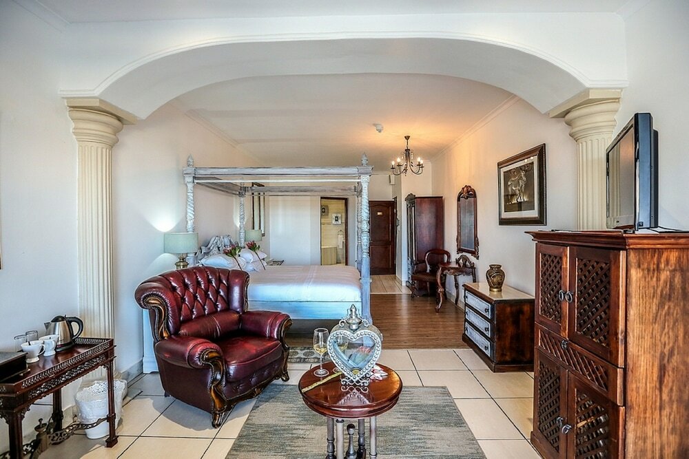 Ground Floor - Honeymoon - Partial Sea