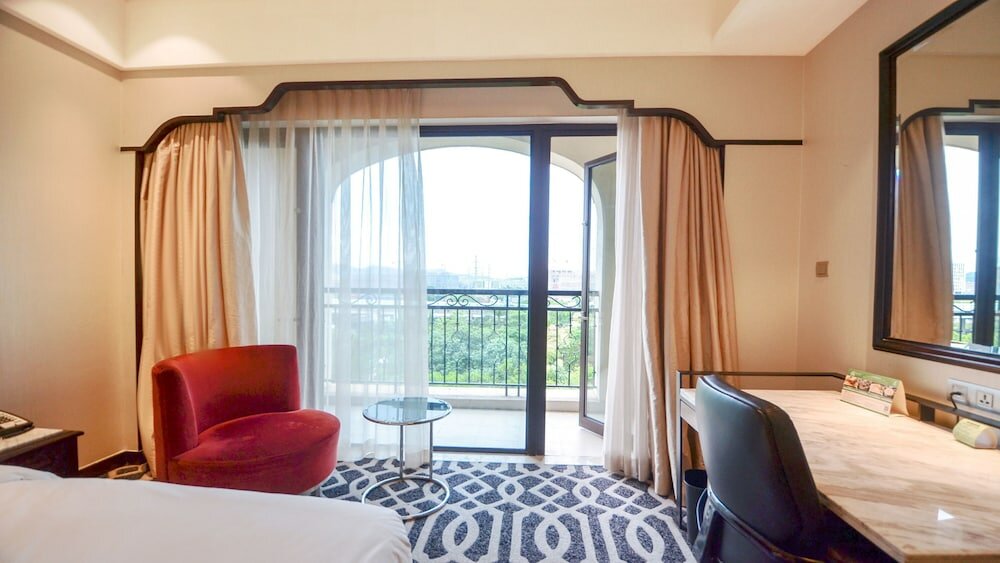 2 Single Beds Standard Balcony