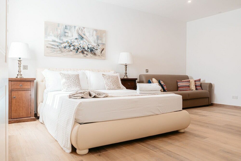 Suite, Annex Building (Violetta)