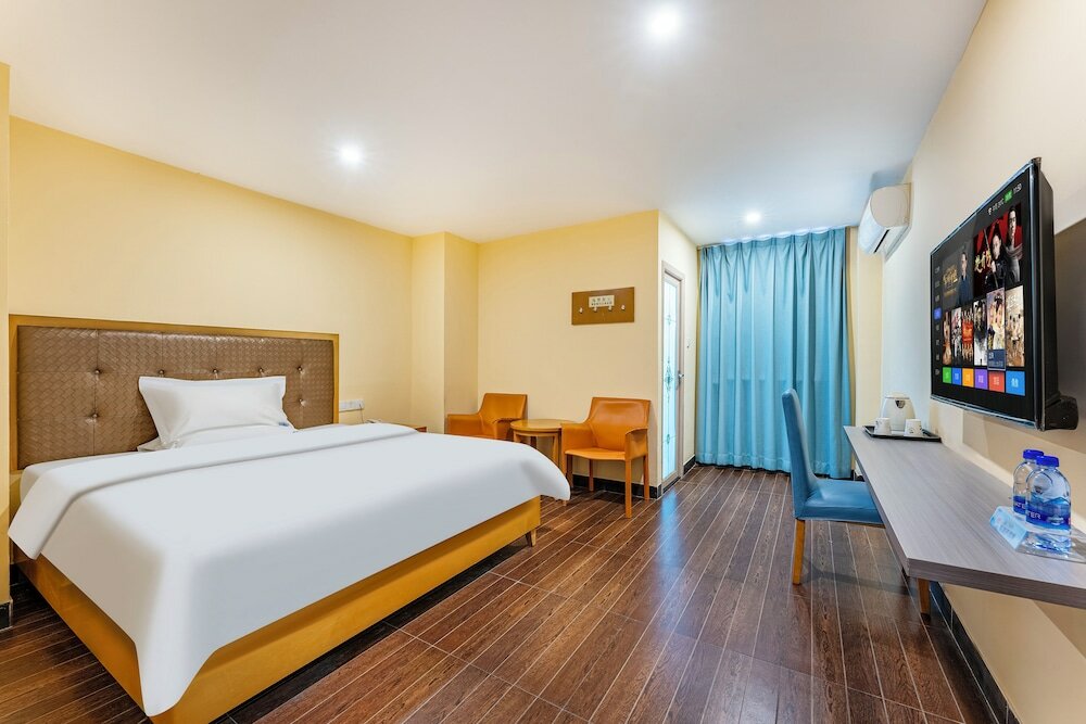 Deluxe Queen Room