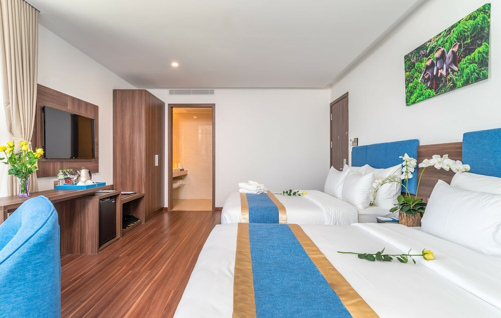 Family Room Sea / Mountain View