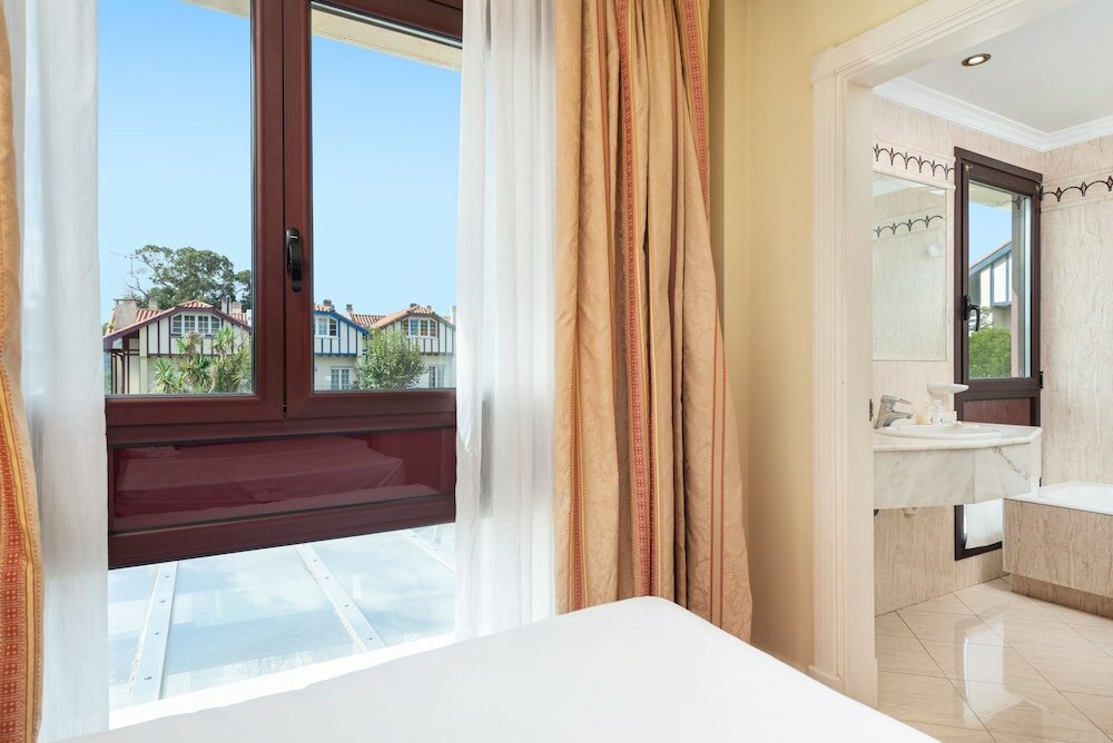 Triple Room (+ 1 adult extra bed)