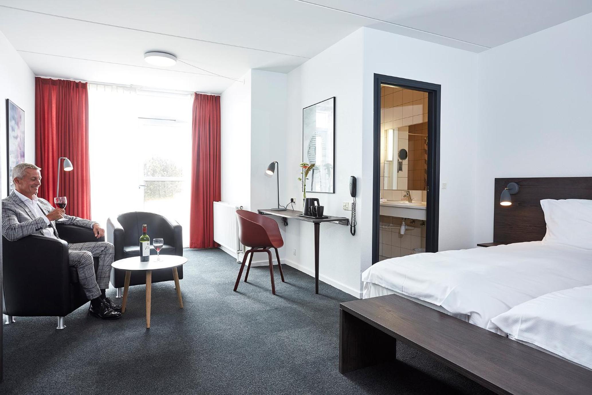 Double Room with Private Terrace - Ground Floor