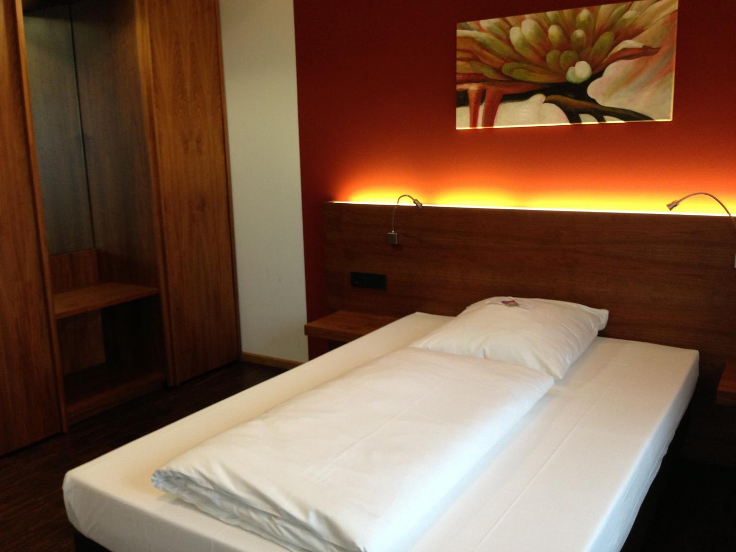 Business Single Room Frenchbed