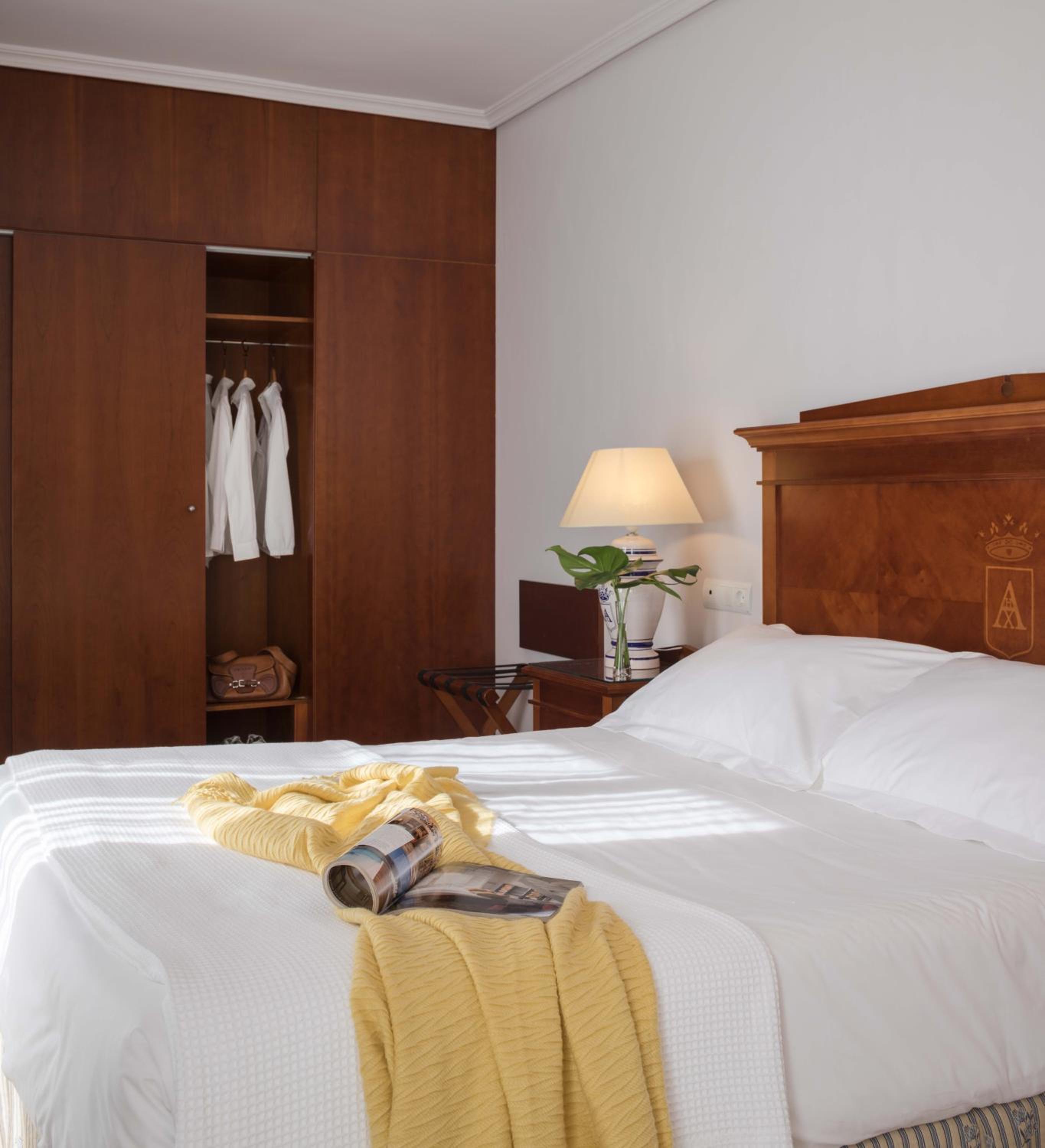 Double or Twin Room (1-2 Adults)