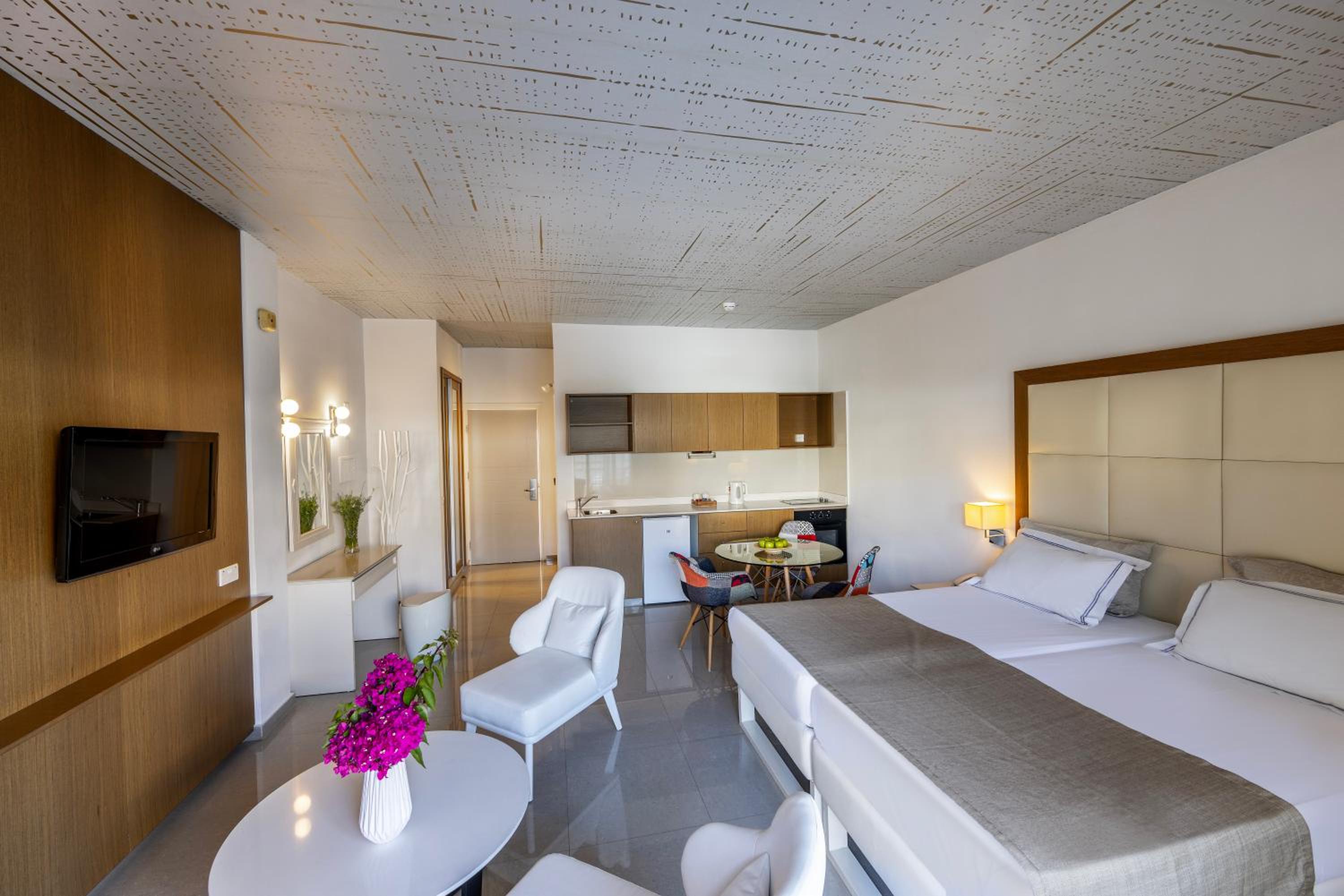 Superior Deluxe Studio