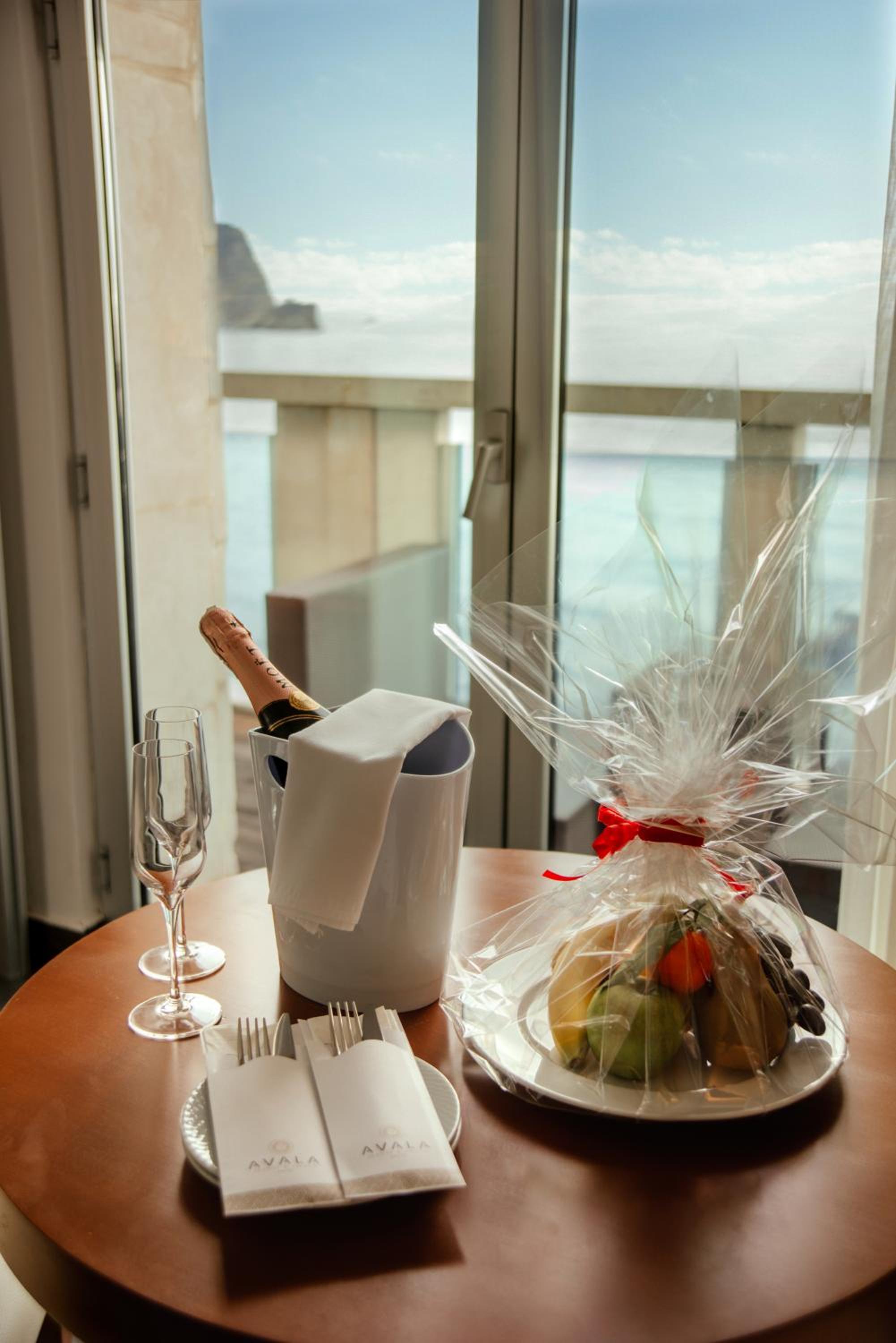 Luxury Suite with Sea View