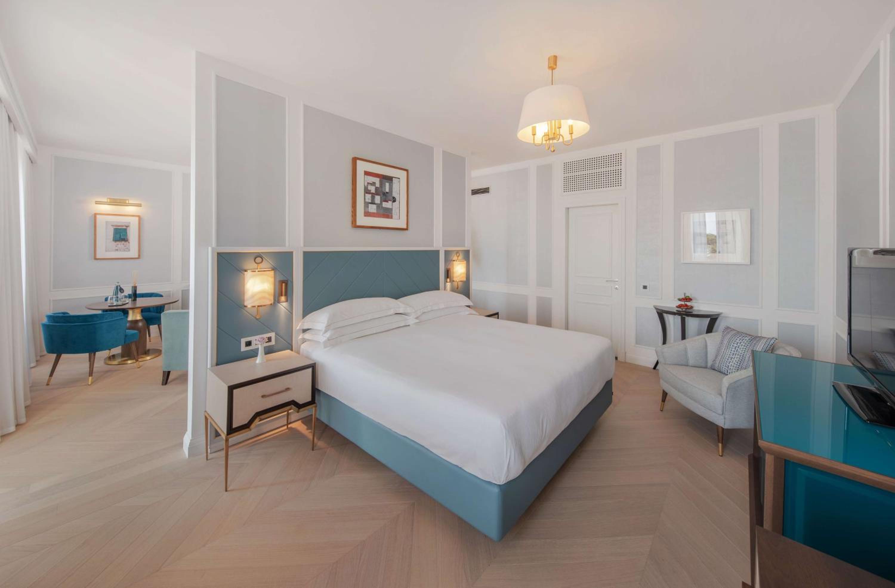 King Deluxe One Bedroom Suite with Sea View