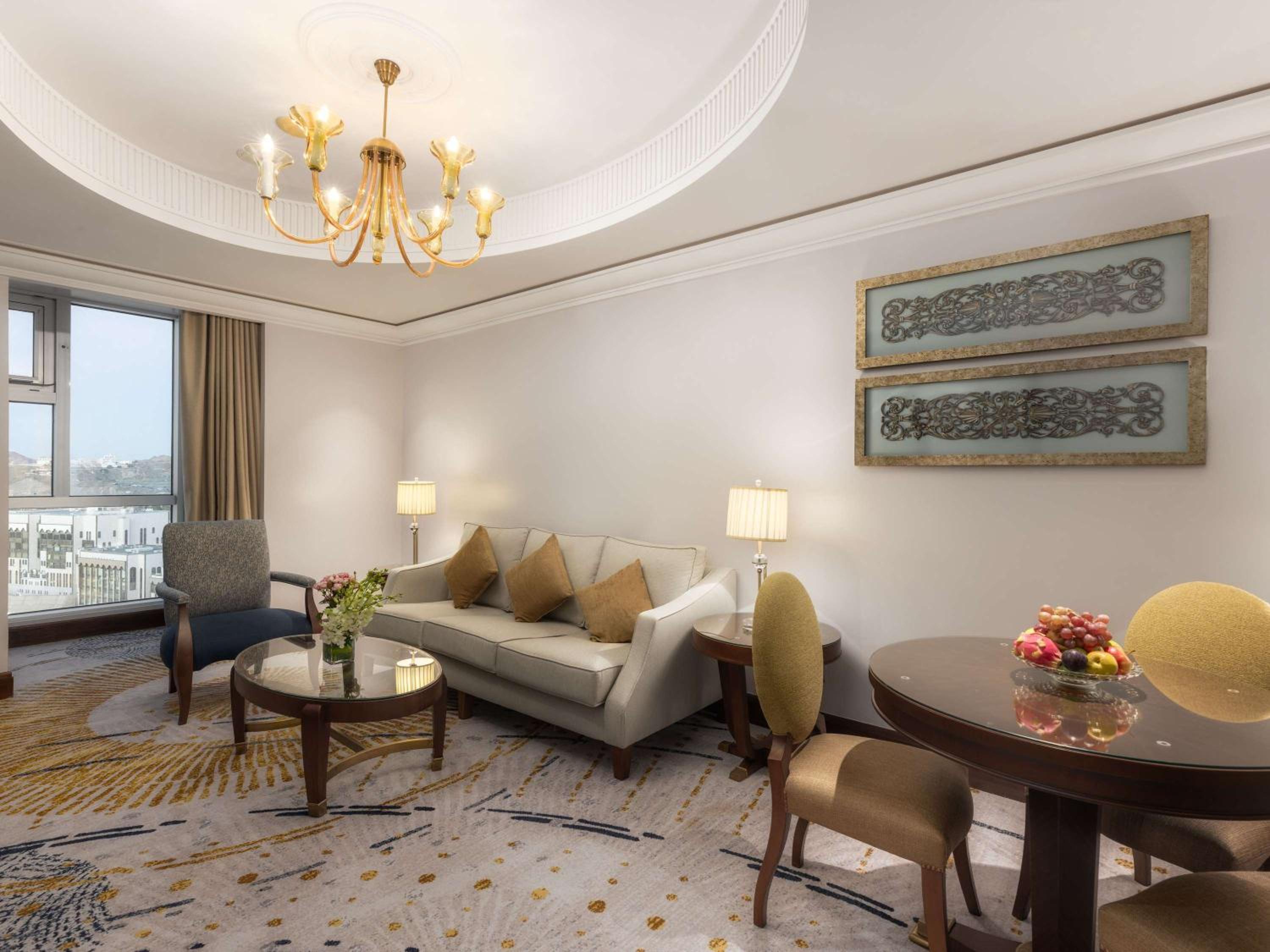  Deluxe One Bedroom Suite Partial Kaaba View