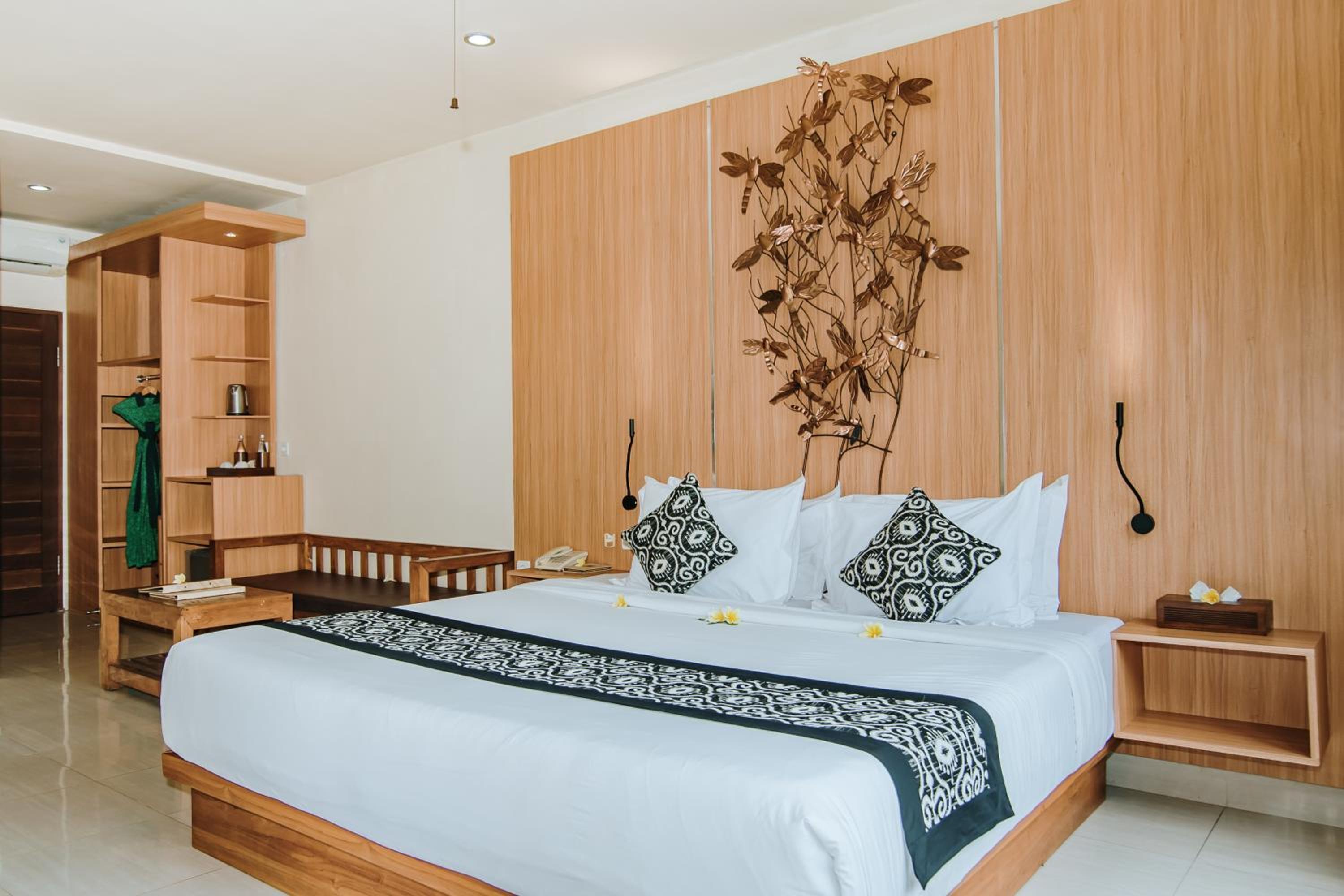 Suite with Valley View and Balcony