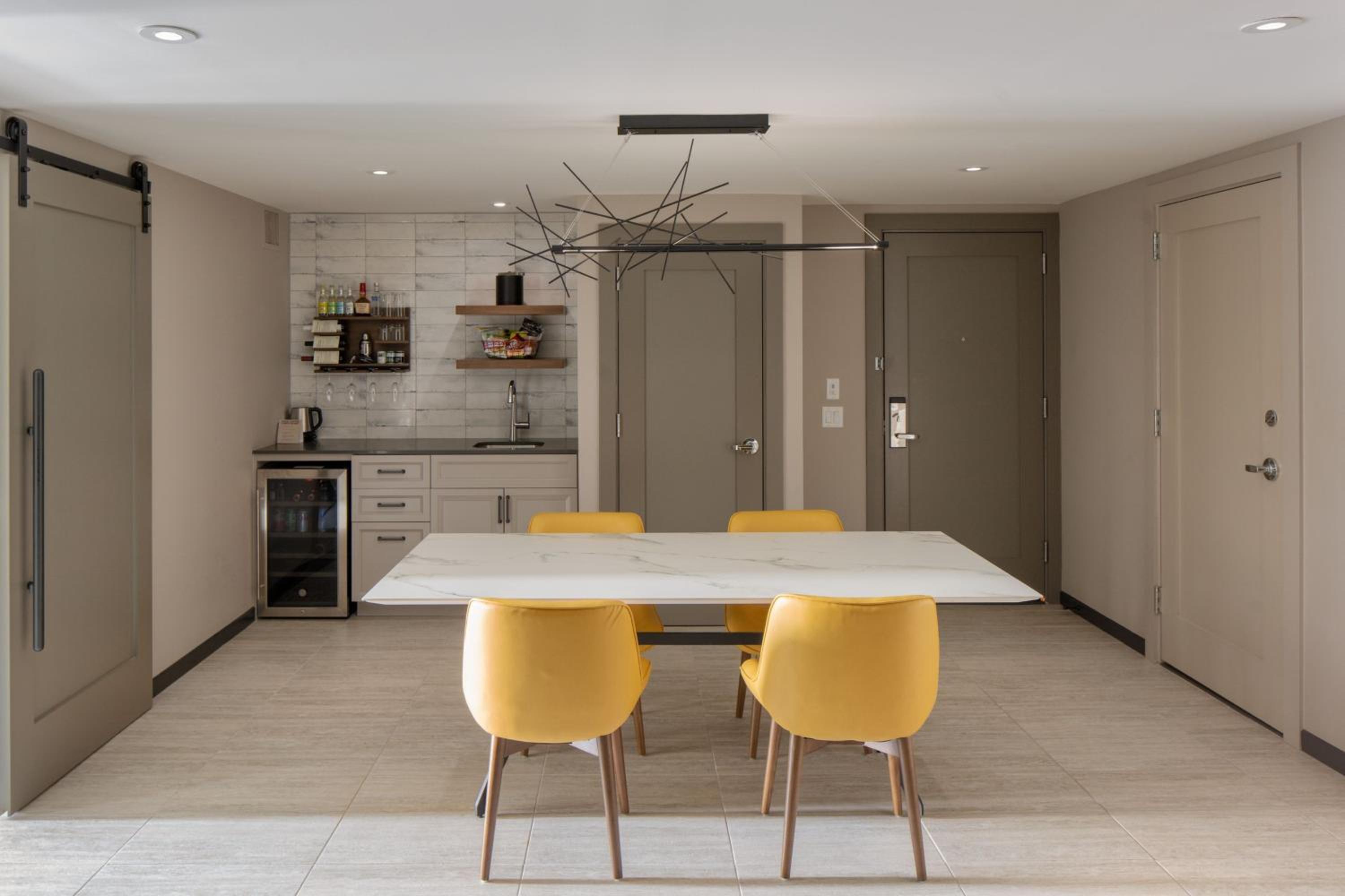 1 Bedroom Suite with 1 King, City view