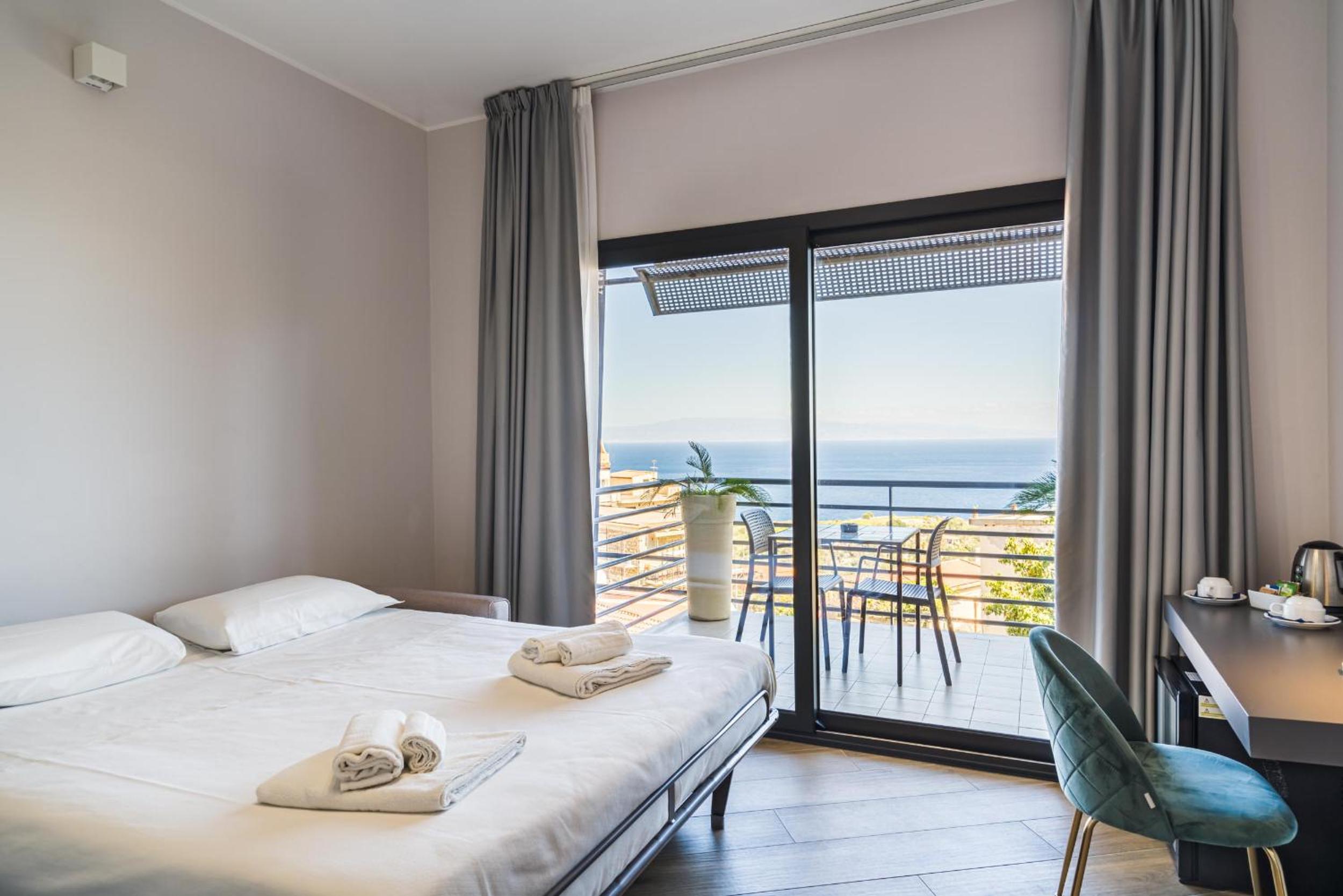 Family Room with Balcony and Sea View