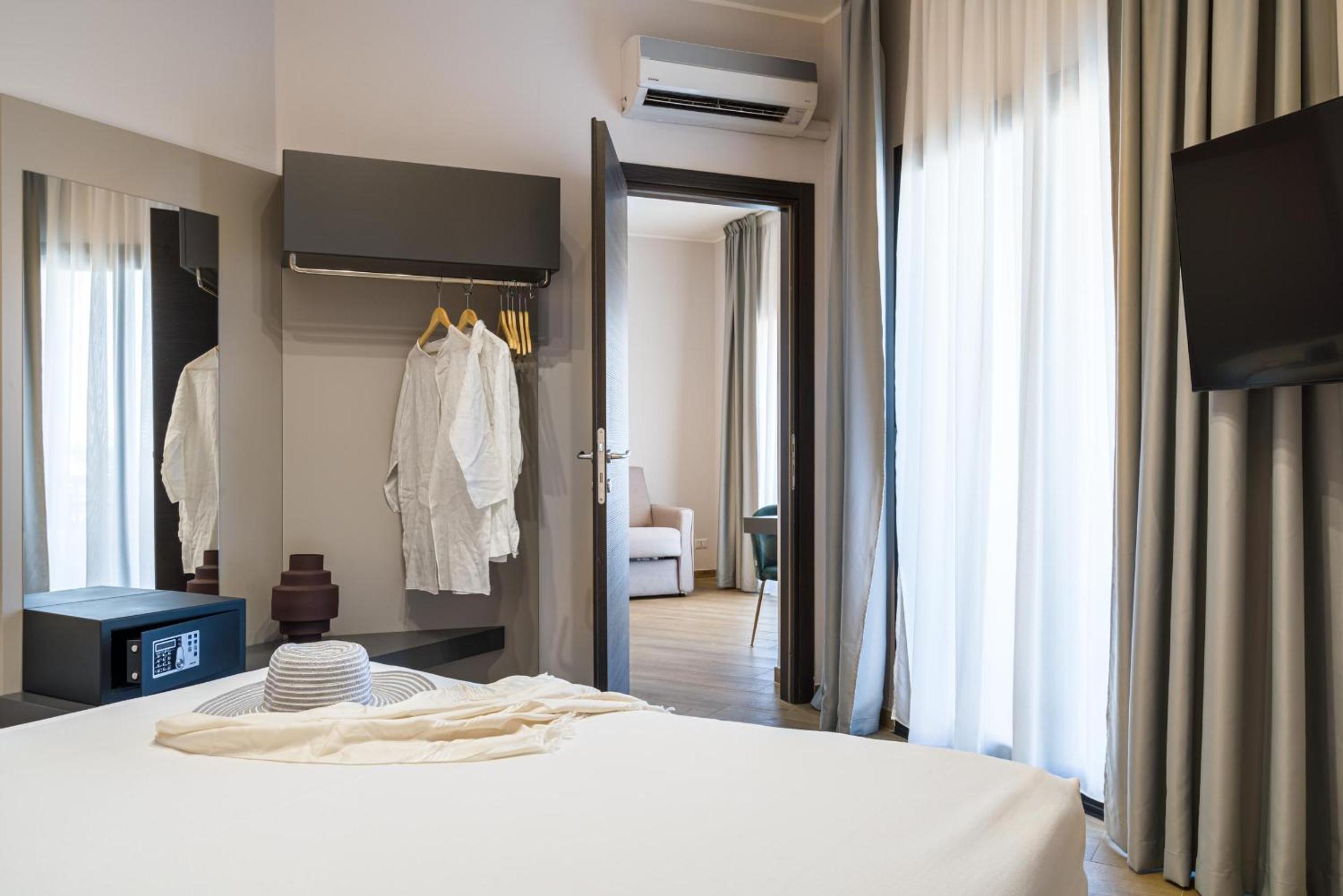Family Room with Balcony and Sea View