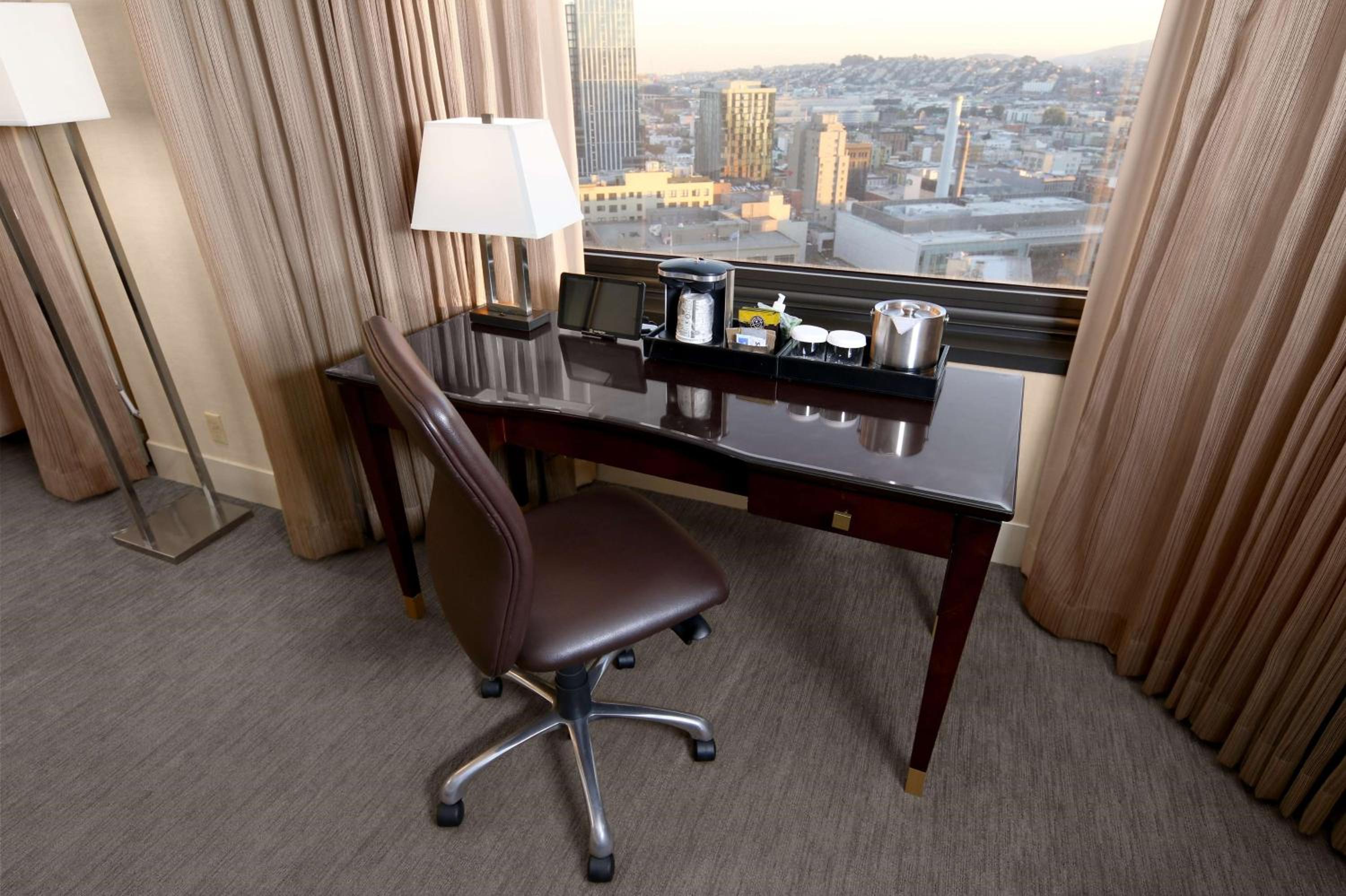 Deluxe View Junior Suite - One King Bed