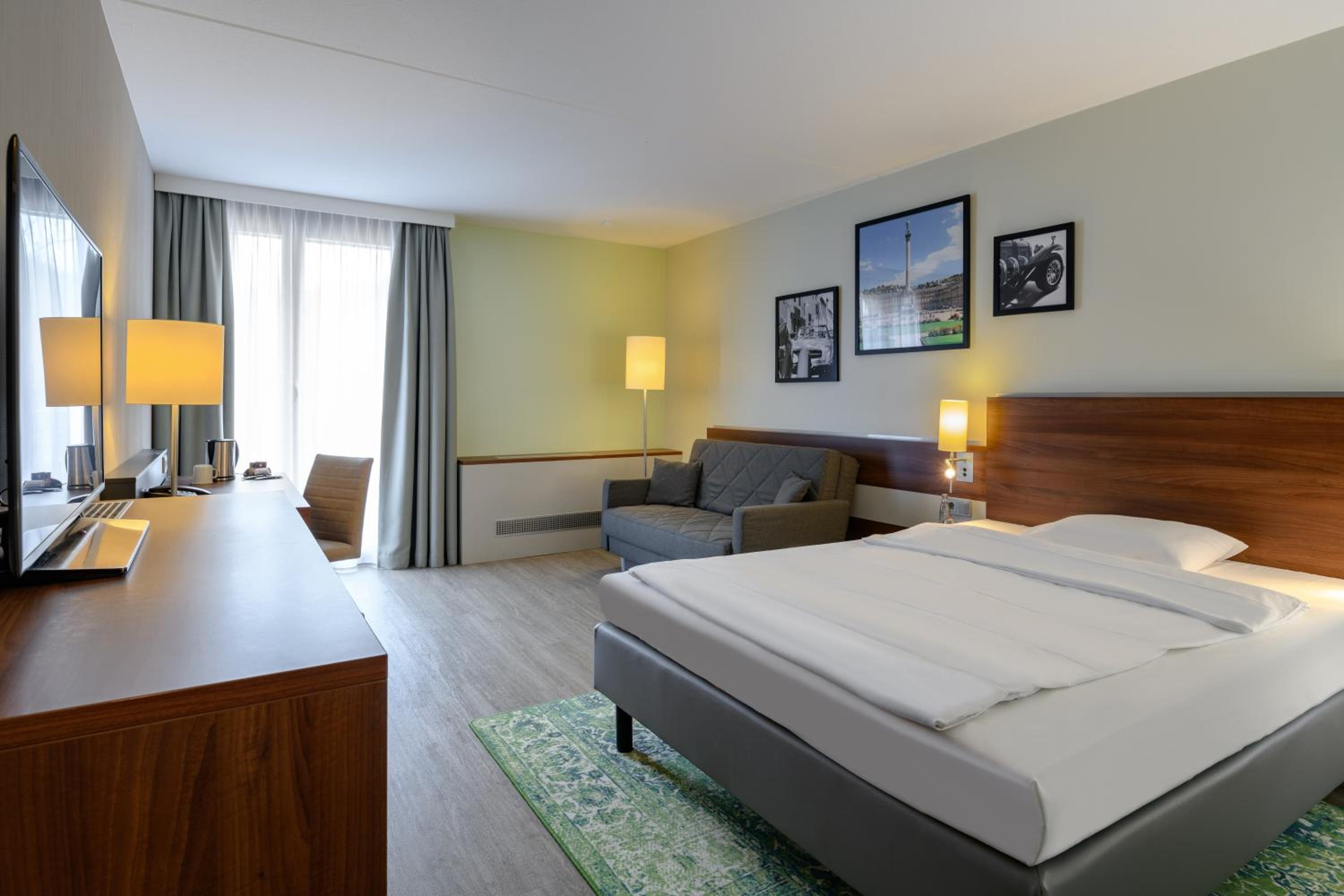 Standard Queen Room