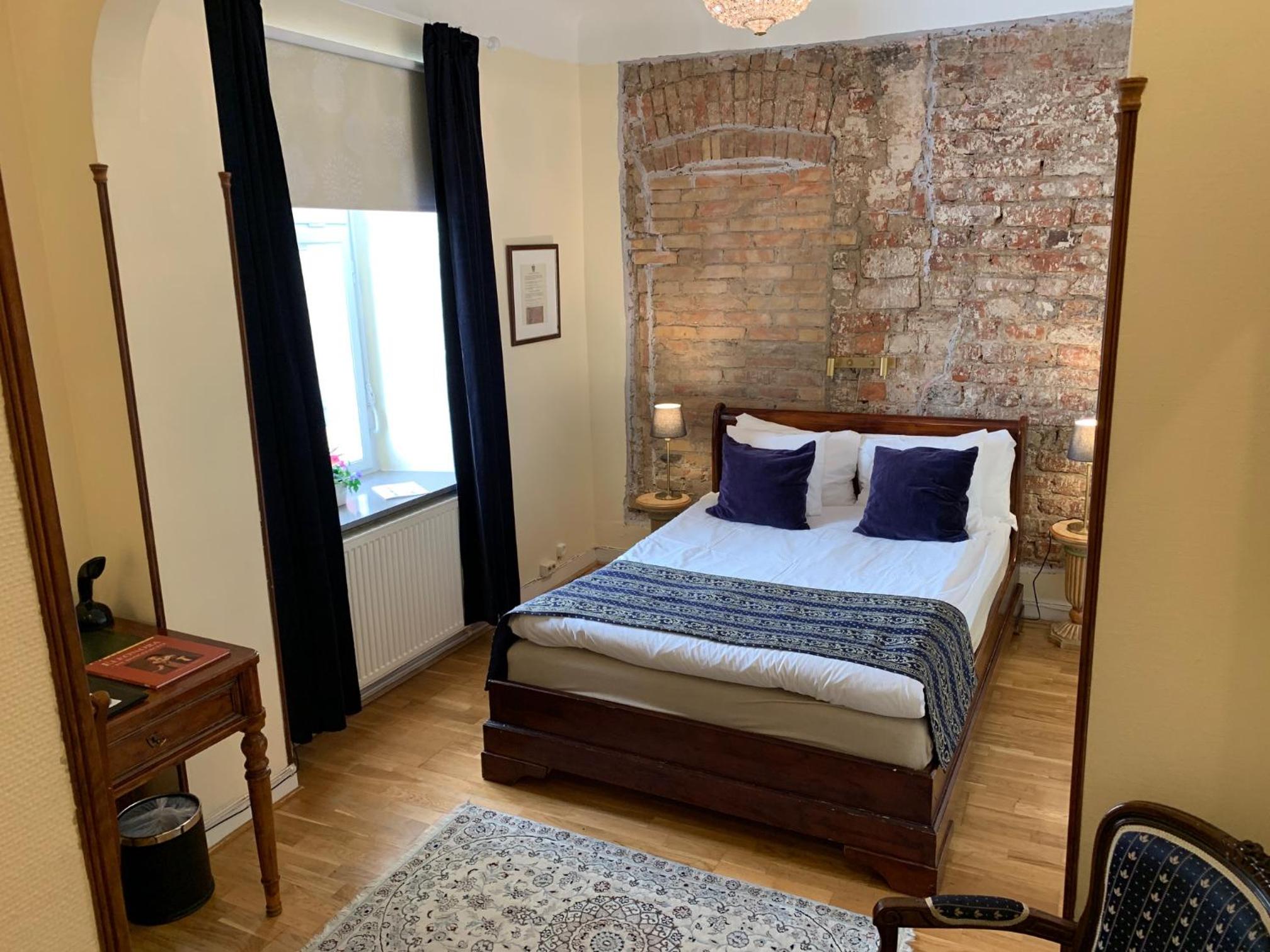Small Double Room (55 in bed)