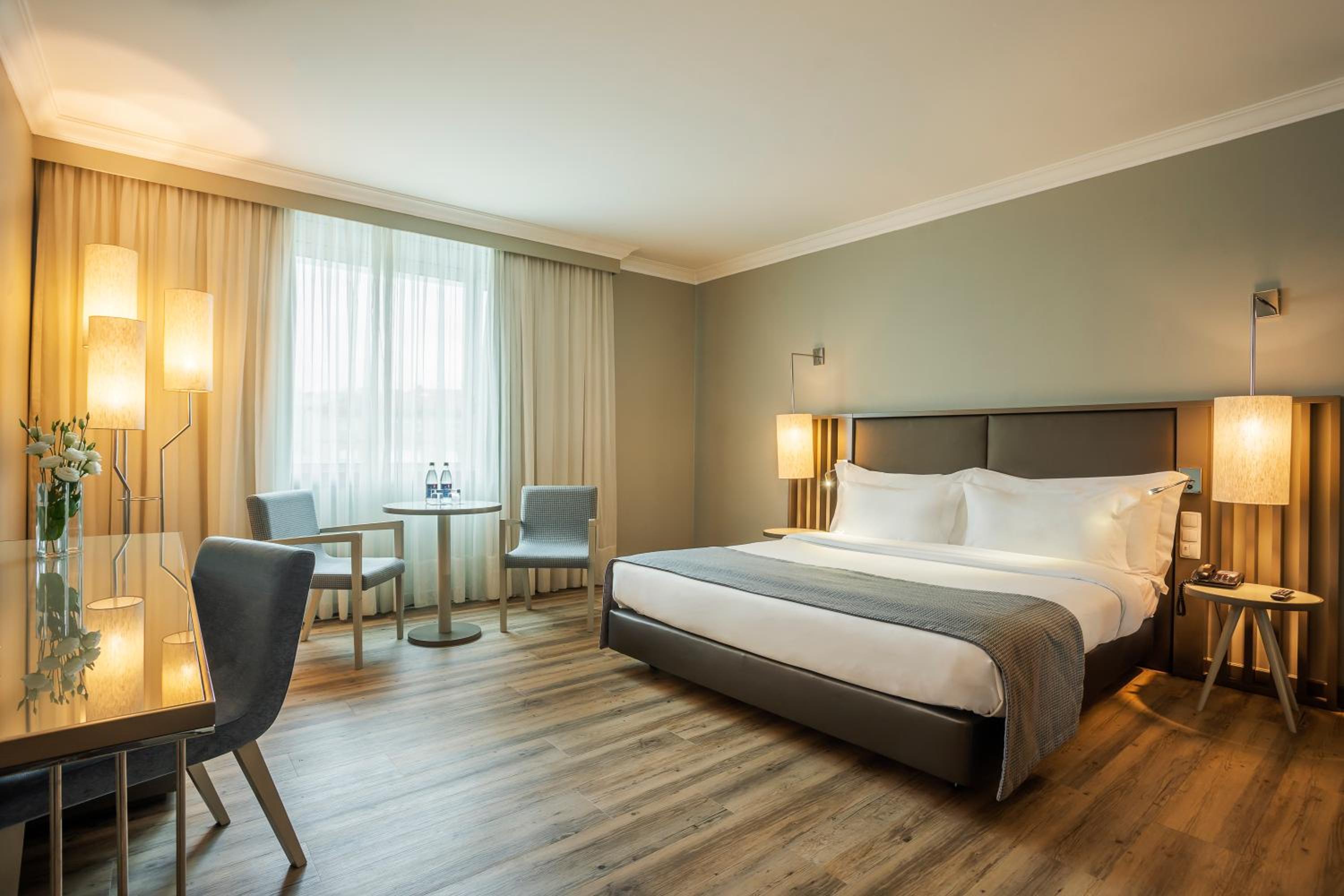 Family Room (2 Adults + 2 Children up to 12 years old)