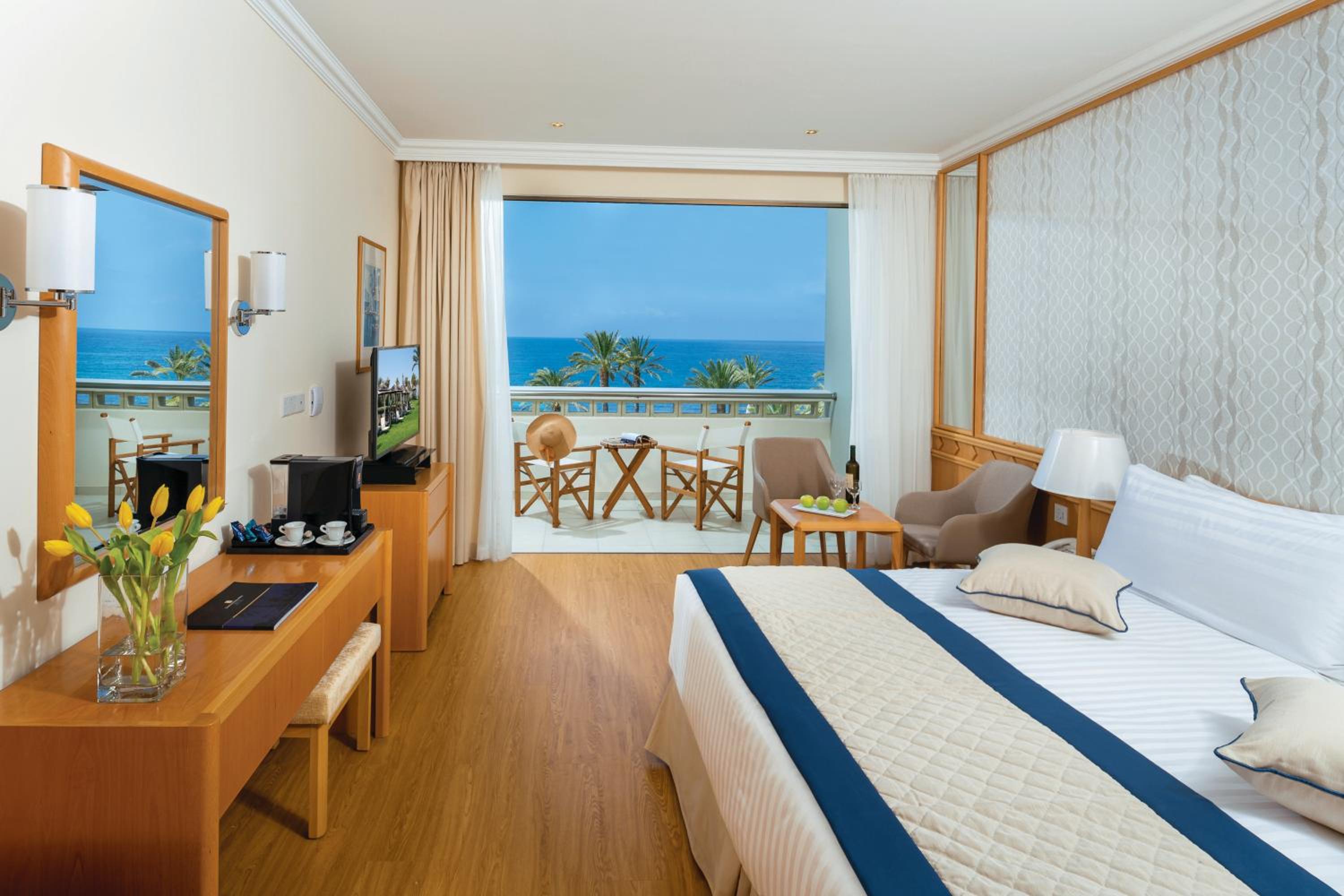  Superior Room with Sea View (2 Adults + 1 Child) 