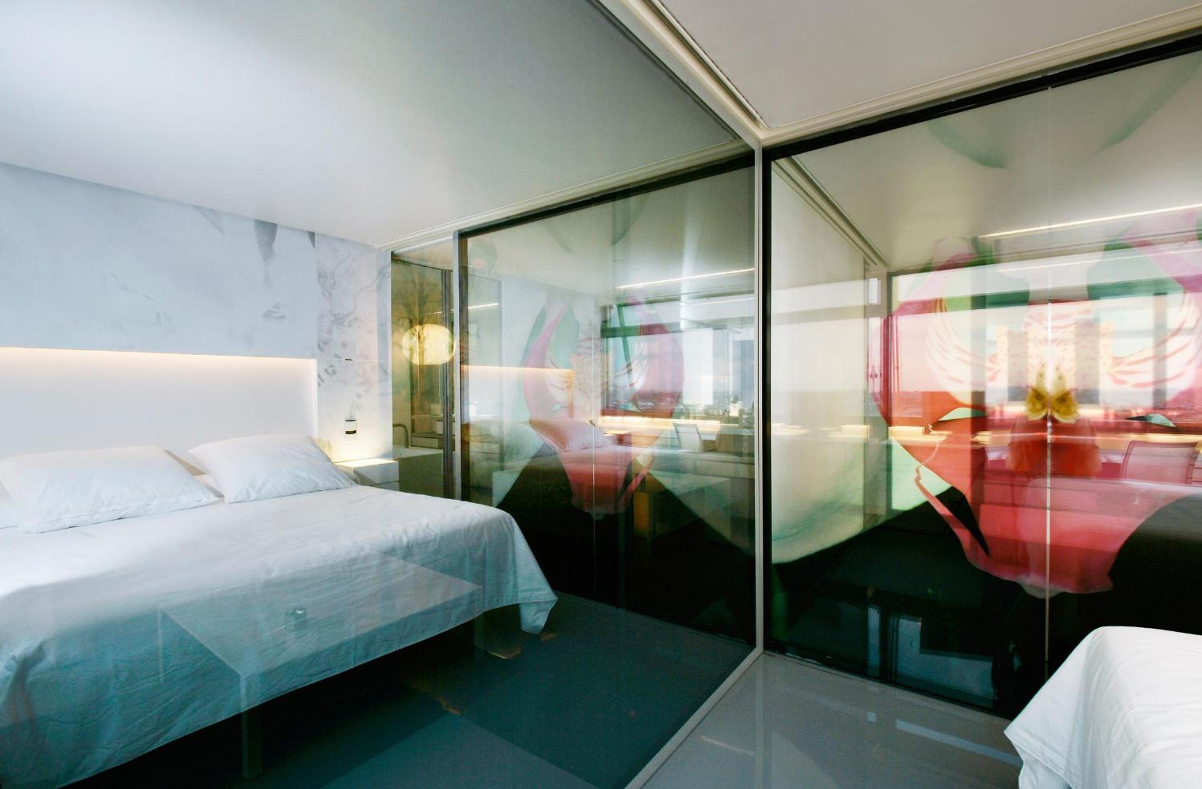 Executive Suite with Executive Lounge Access