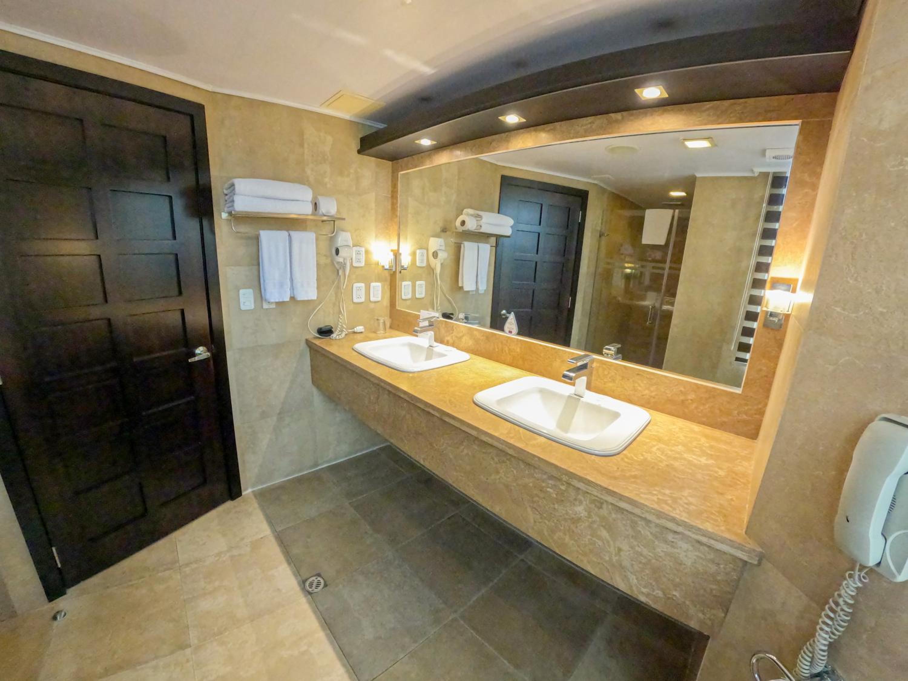 Deluxe King Suite