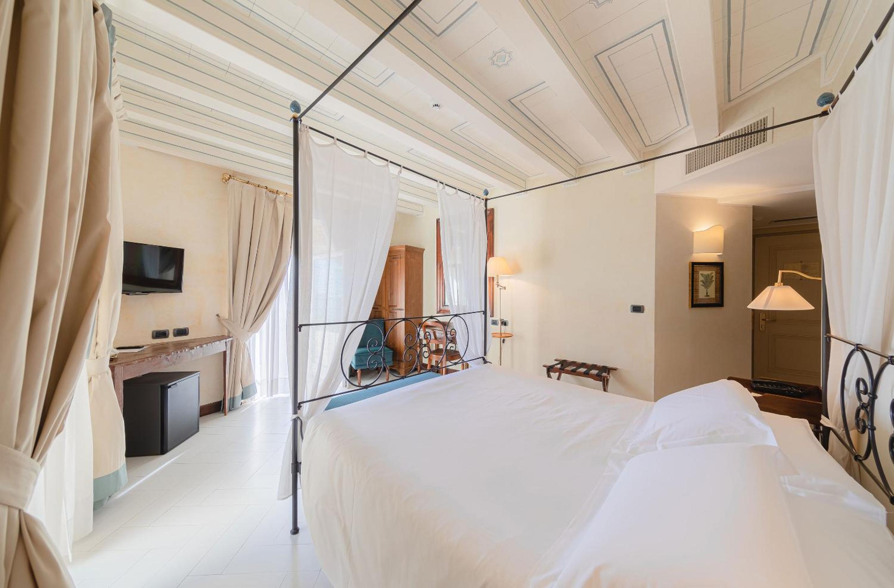 Classic Double or Twin Room with Sea View
