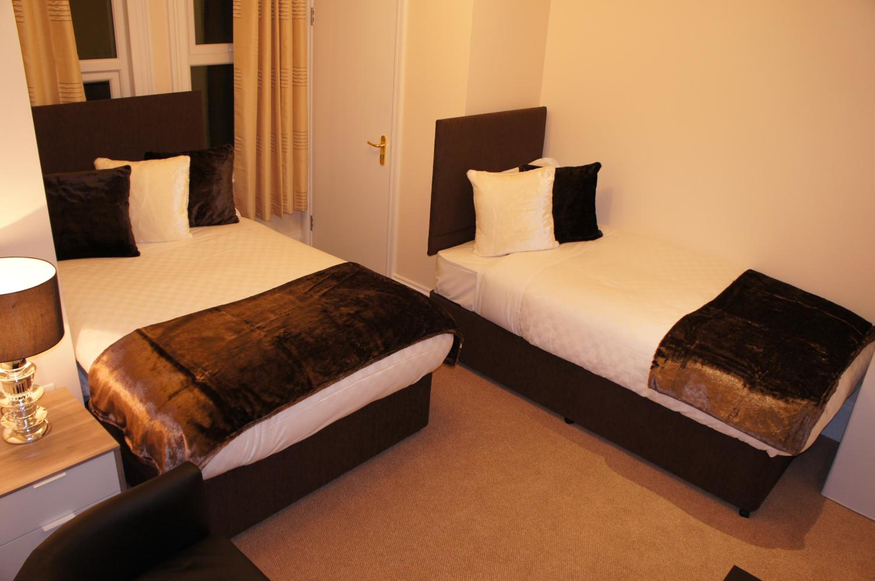 Twin Room - Private Bathroom