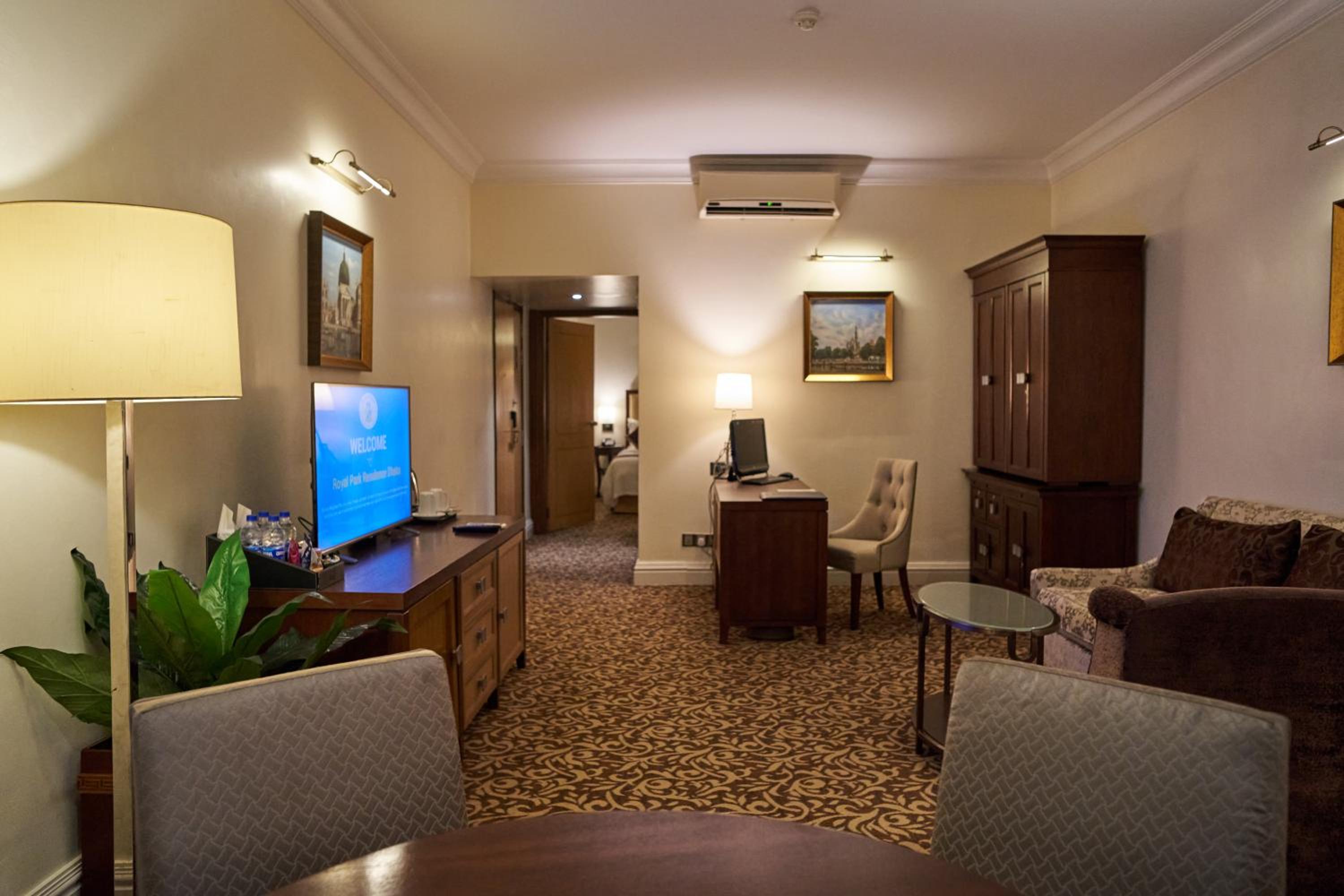 Suite with 10% discount on Food, 10% discount on Laundry, 10% discount on SPA