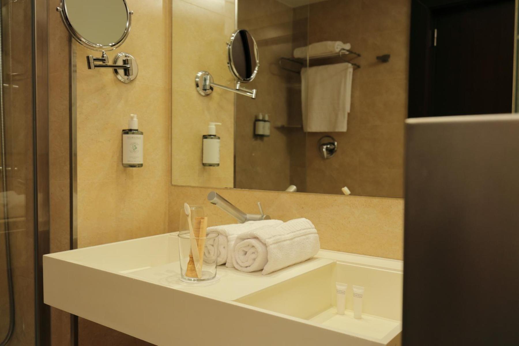 Double Or Twin Room For Single Use