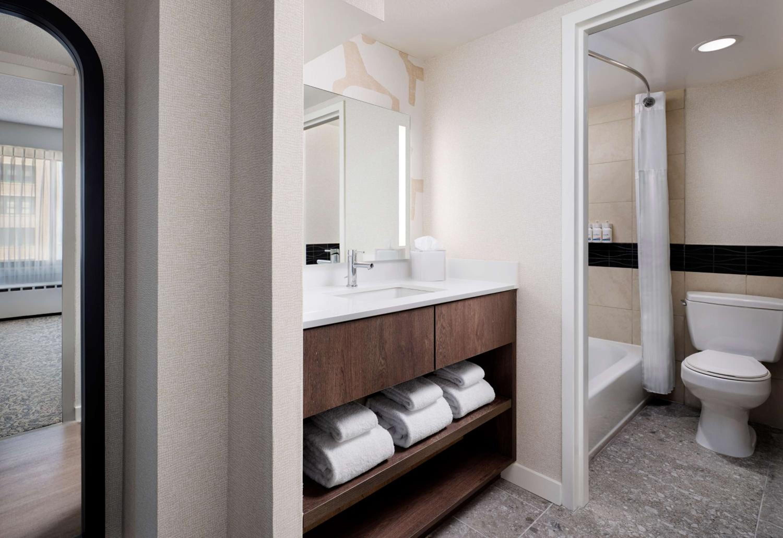 Hearing Accessible One Bedroom Suite King