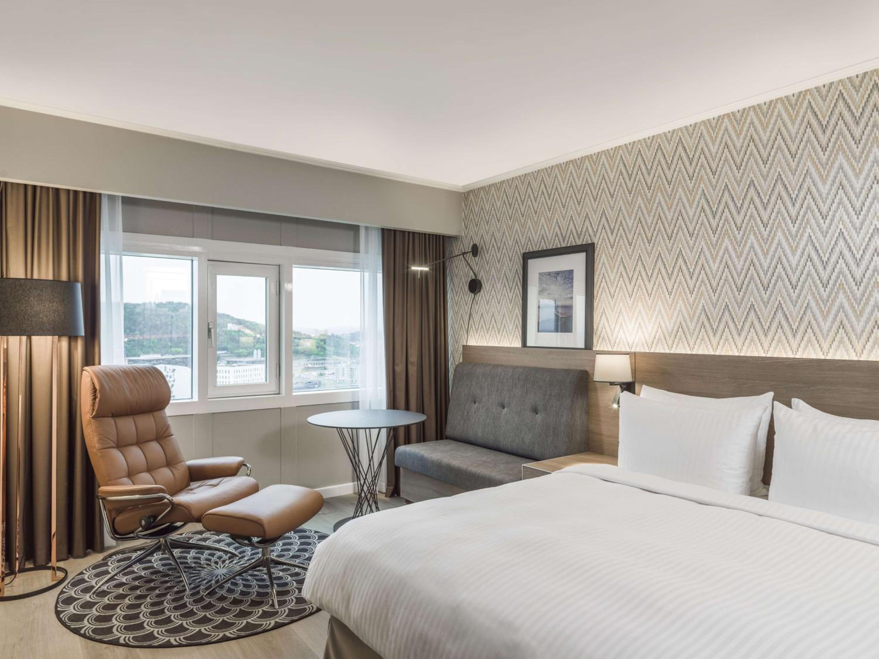 Premium Room with Panoramic City View