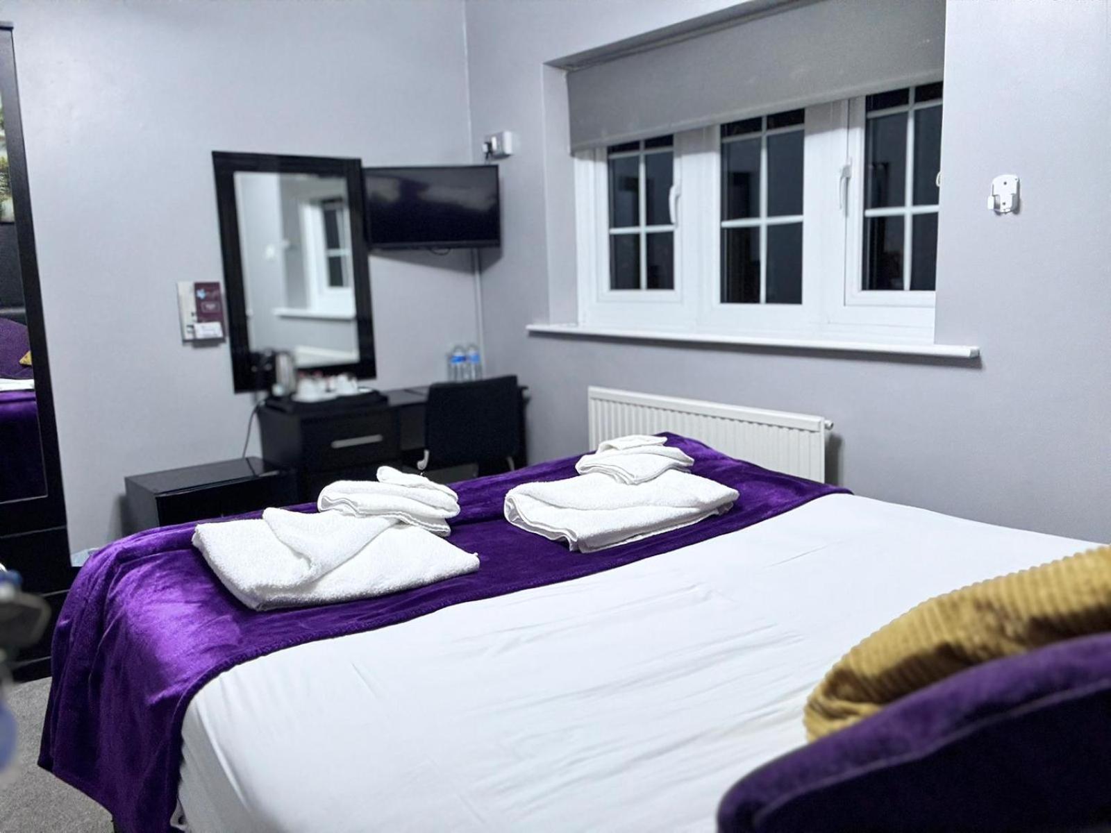 Twin Room with Private Bathroom