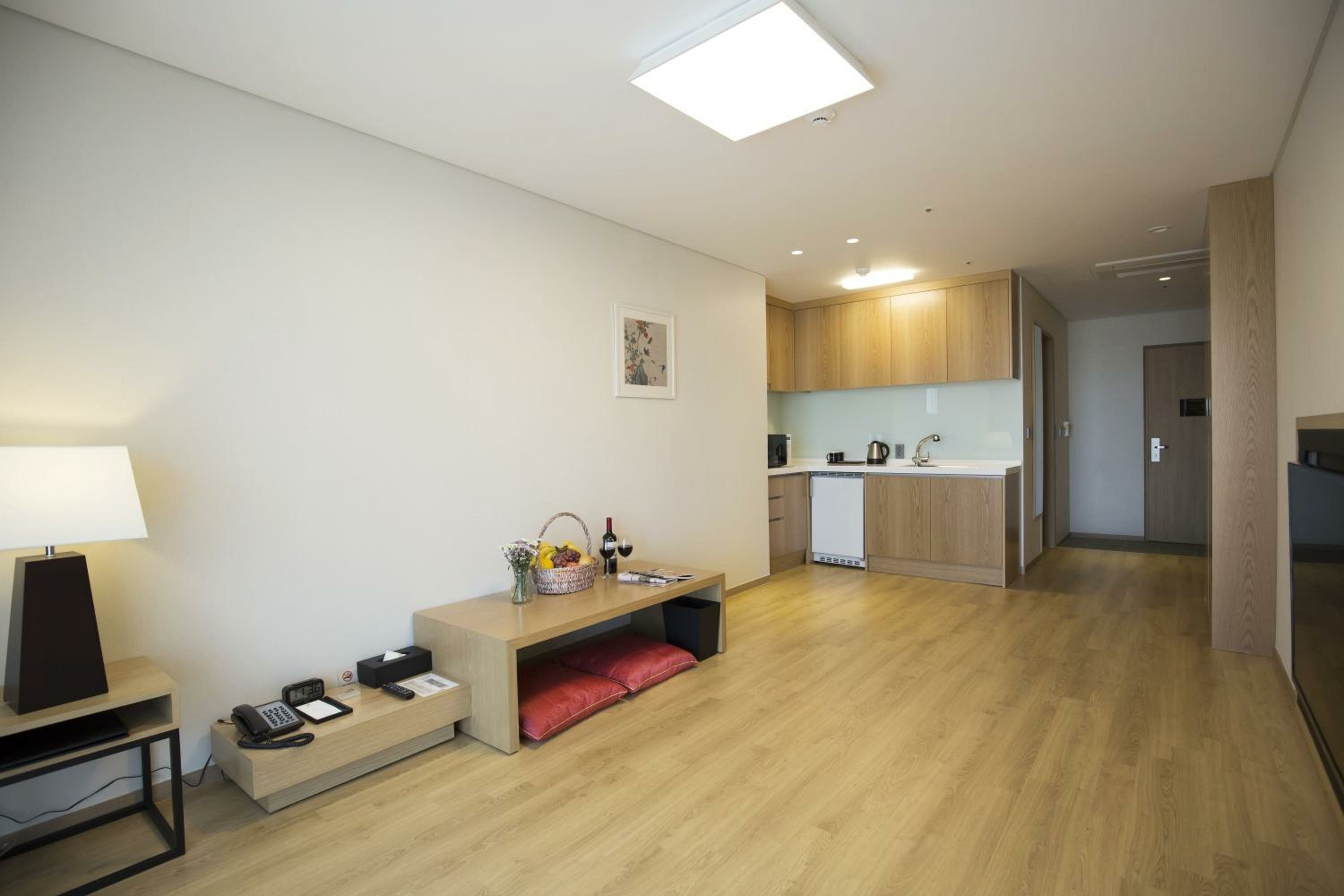 Korean-Style Suite With Partial Sea View