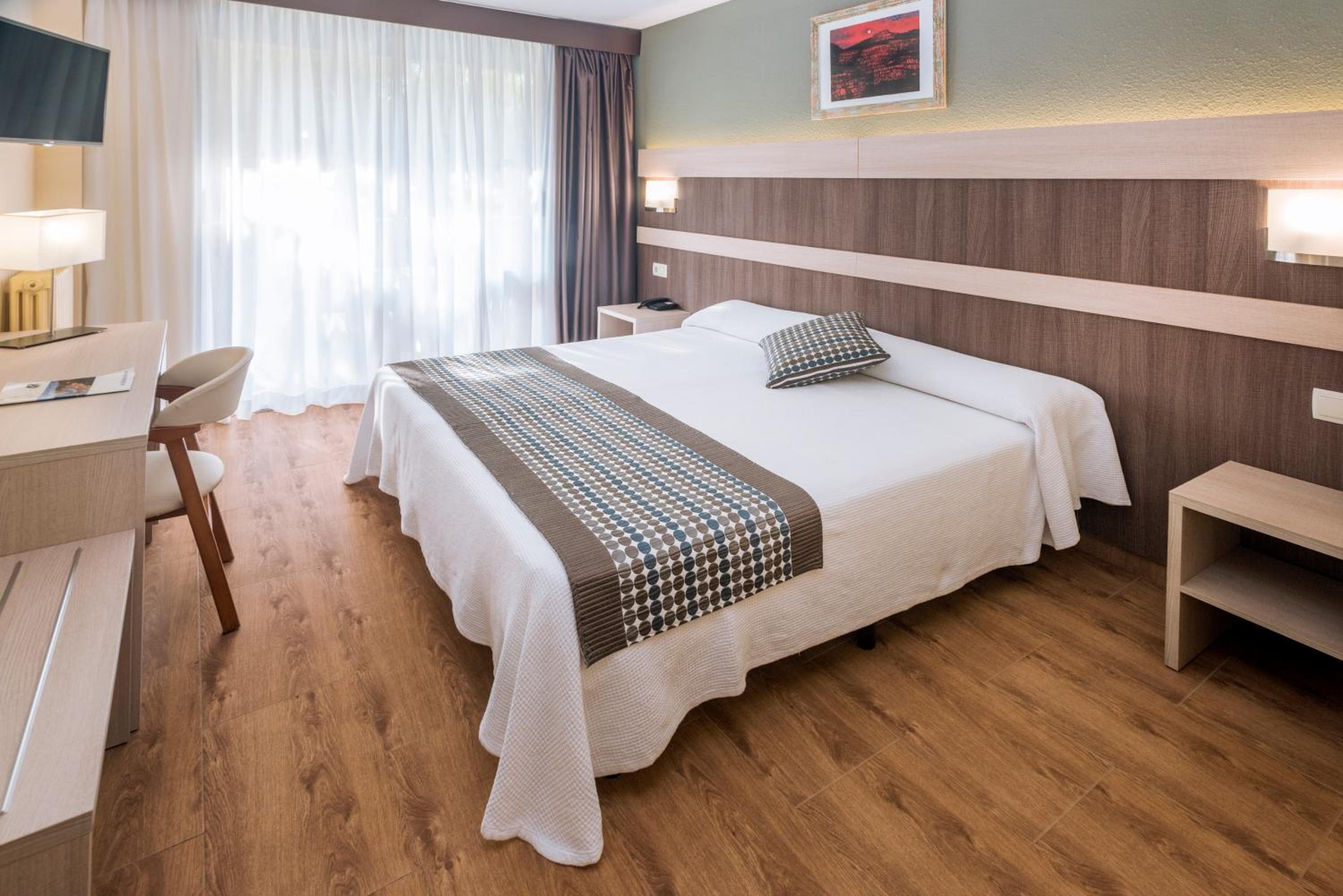 Standard Double Room (2 Adults)