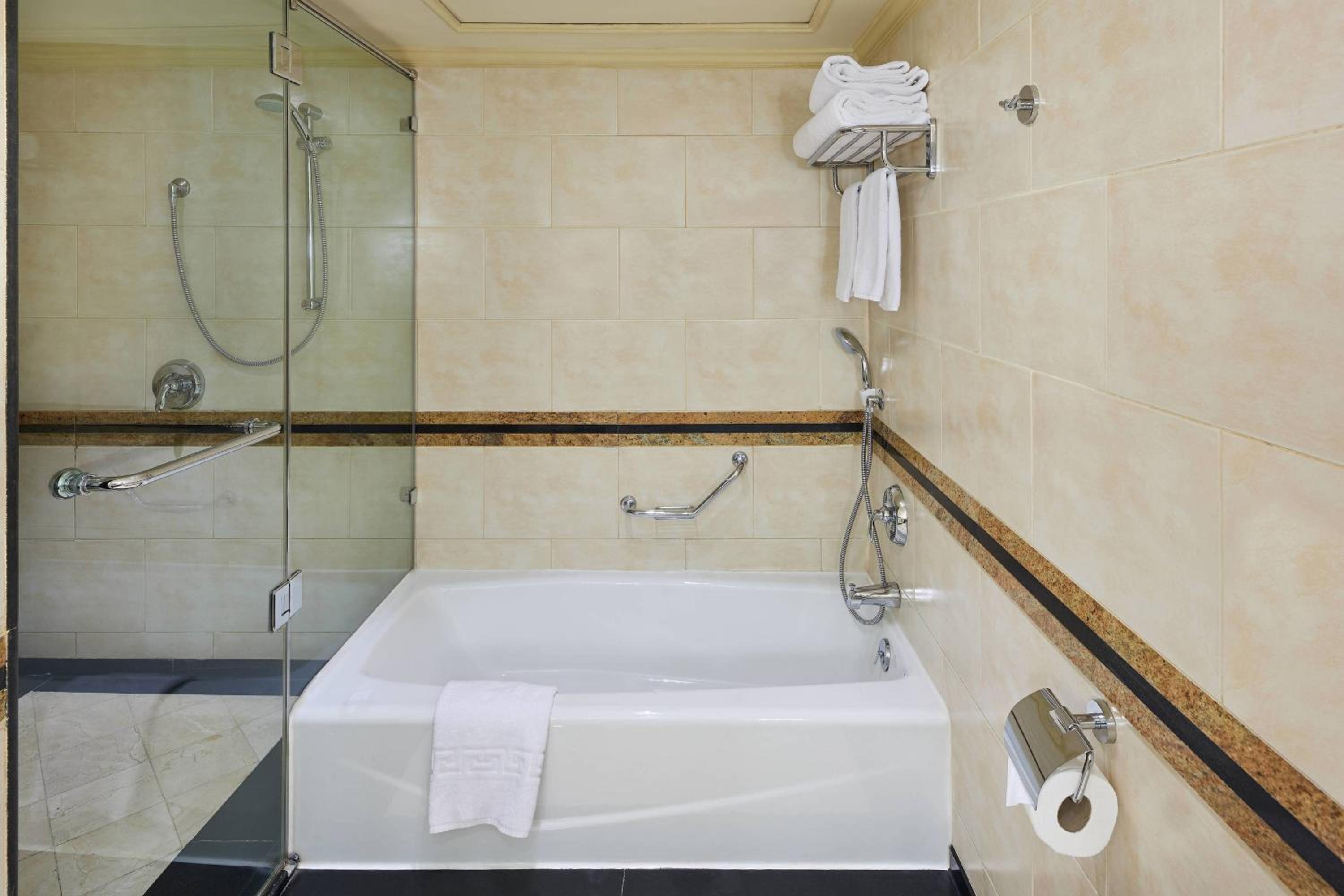 Ambassador Suite, 1 King, Balcony